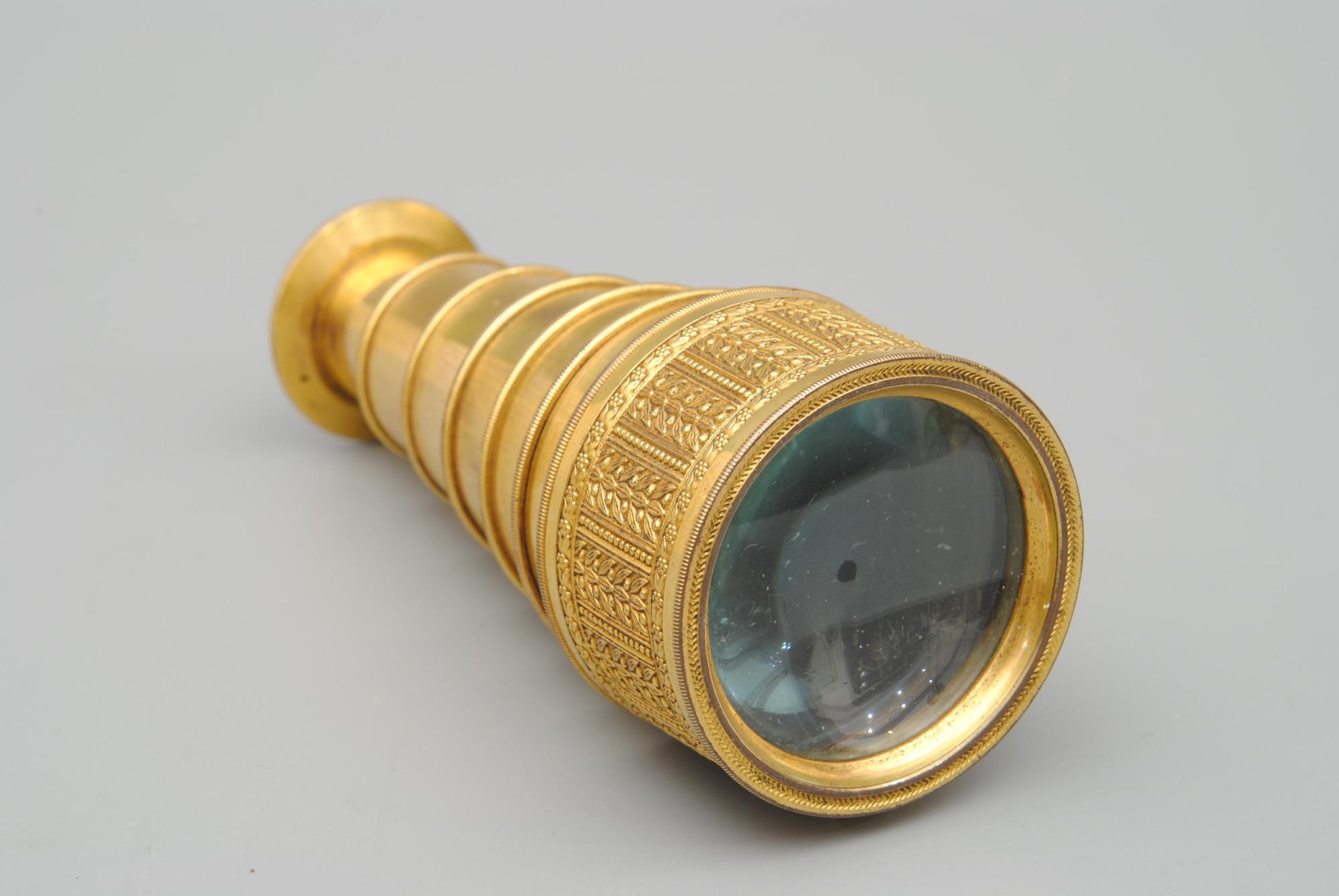 English Early 19th Century Gilt Brass Spy Glass Telescope For Sale