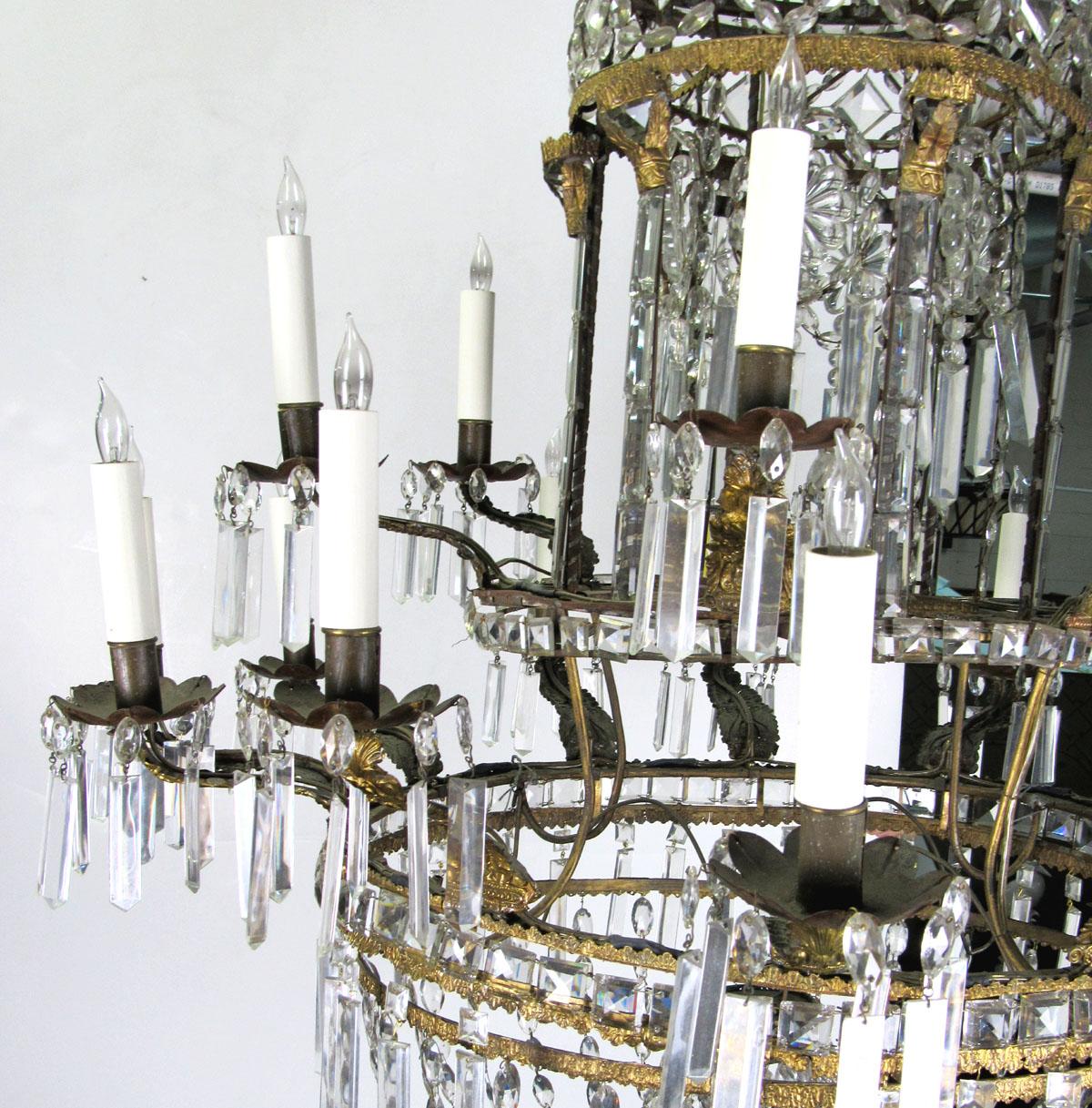 Early 19th Century Gilt Bronze and Crystal Chandelier For Sale 12