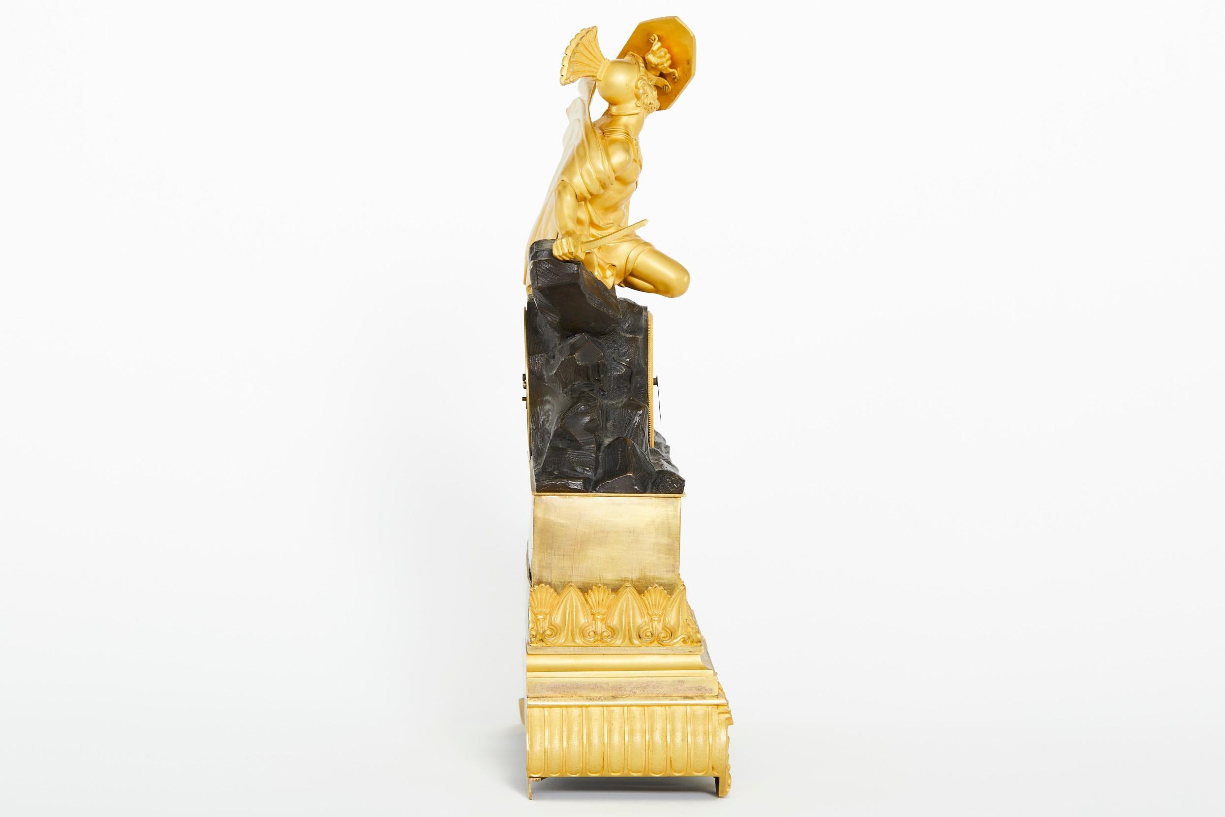 Charles X Pendule de cheminée figurative en bronze doré du début du XIXe siècle en vente