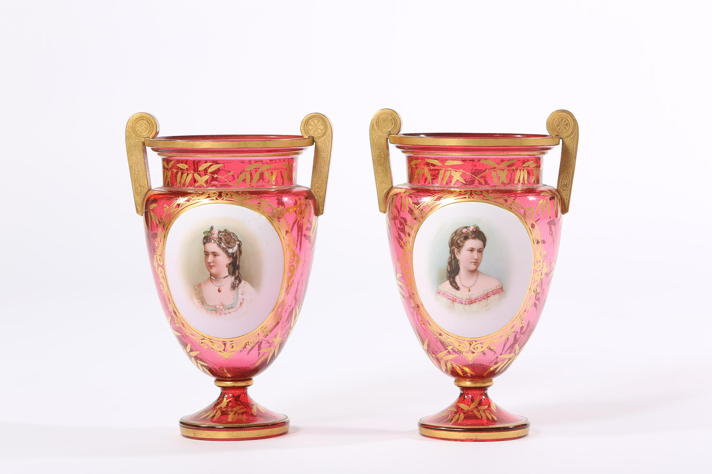 Early 19th Century Gilt Glass Pair of Vases or Urns For Sale 5