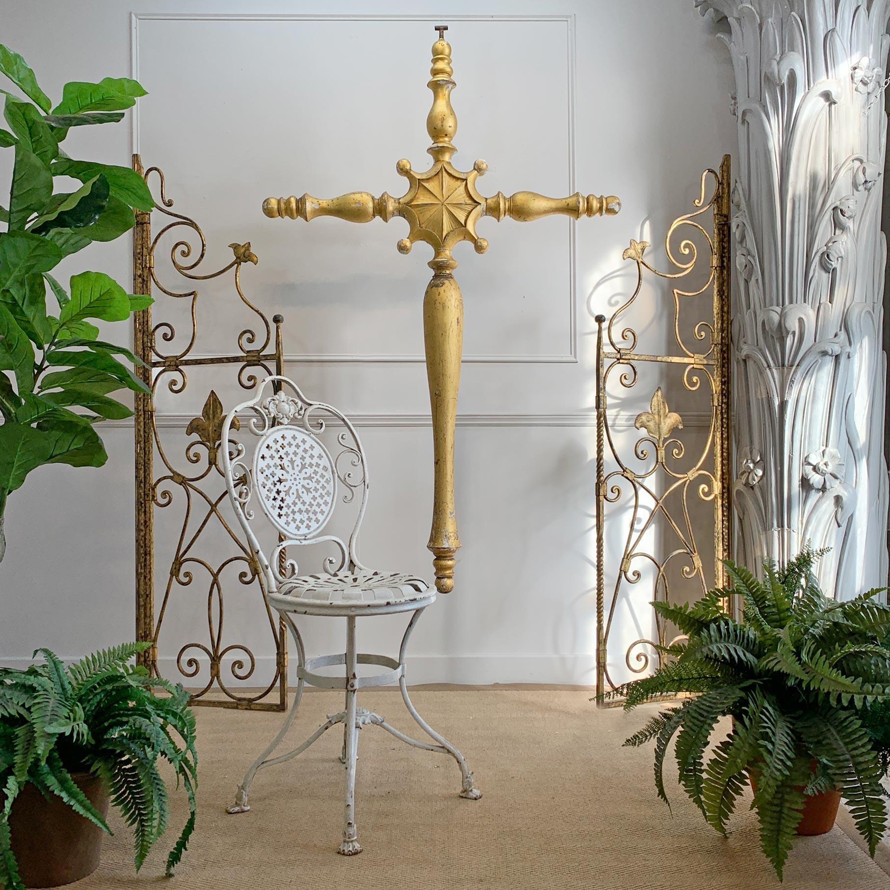Early 19th Century Giltwood and Gesso Large Italian Religious Cross For Sale 5
