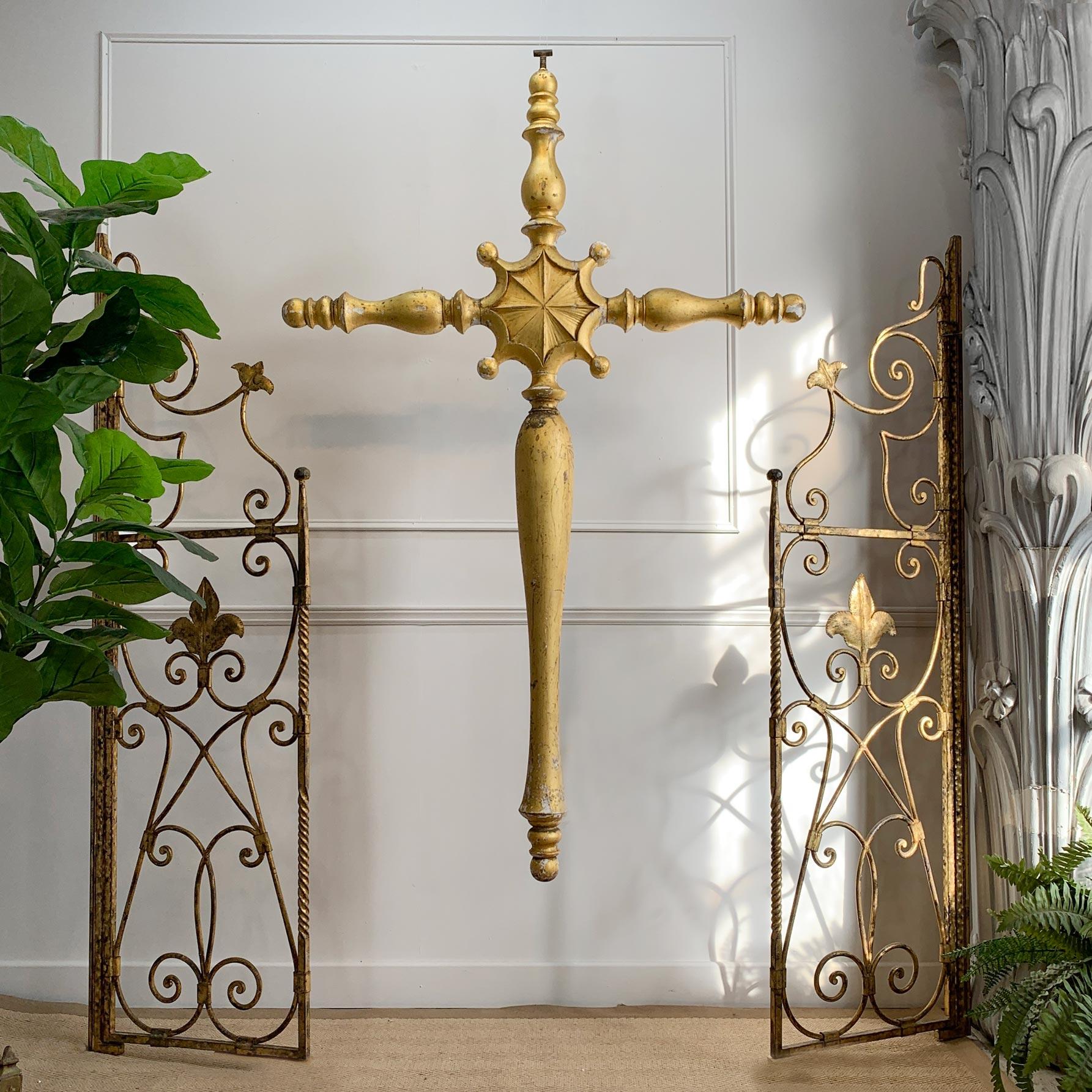 Early 19th Century Giltwood and Gesso Large Italian Religious Cross For Sale 12