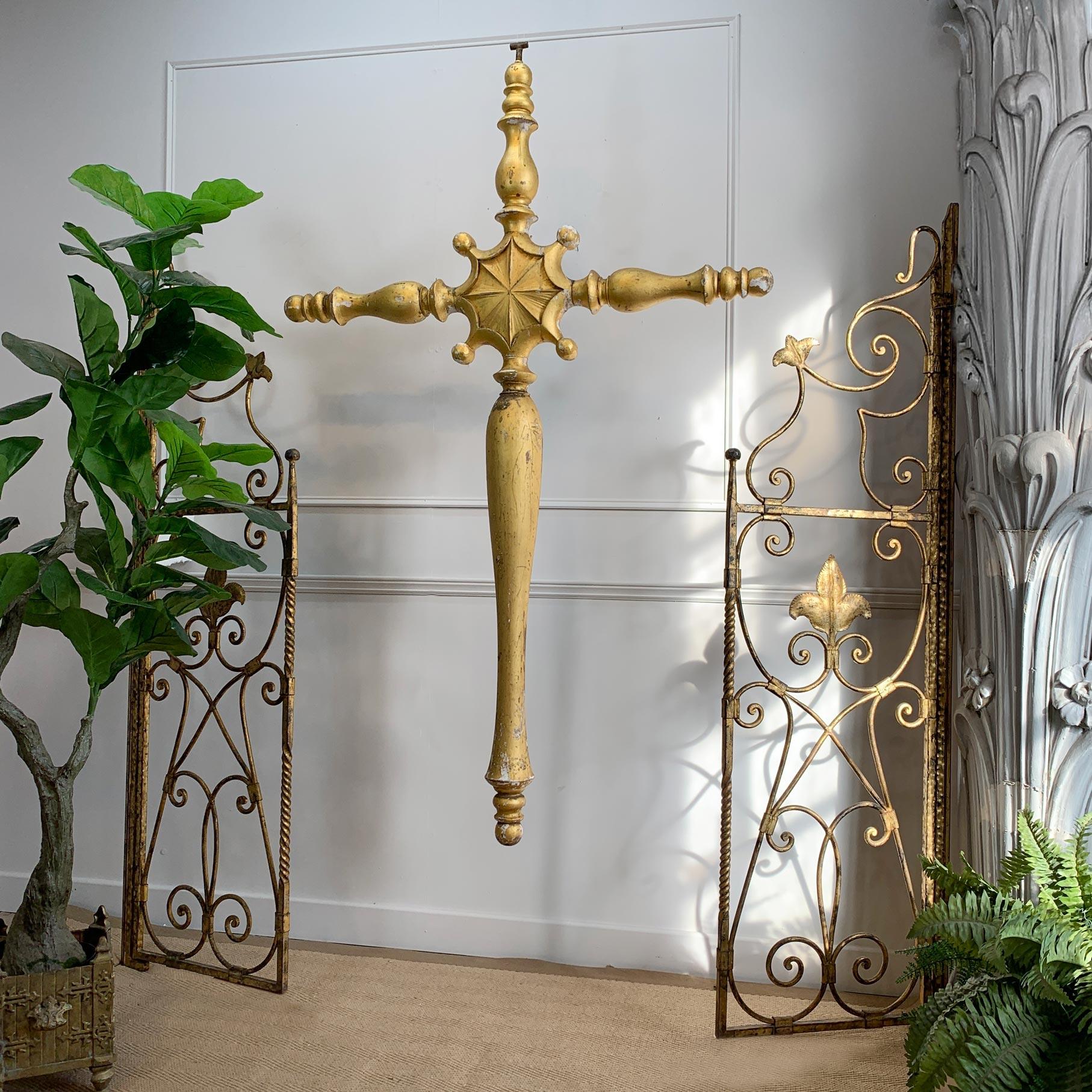 Early 19th Century Giltwood and Gesso Large Italian Religious Cross For Sale 2