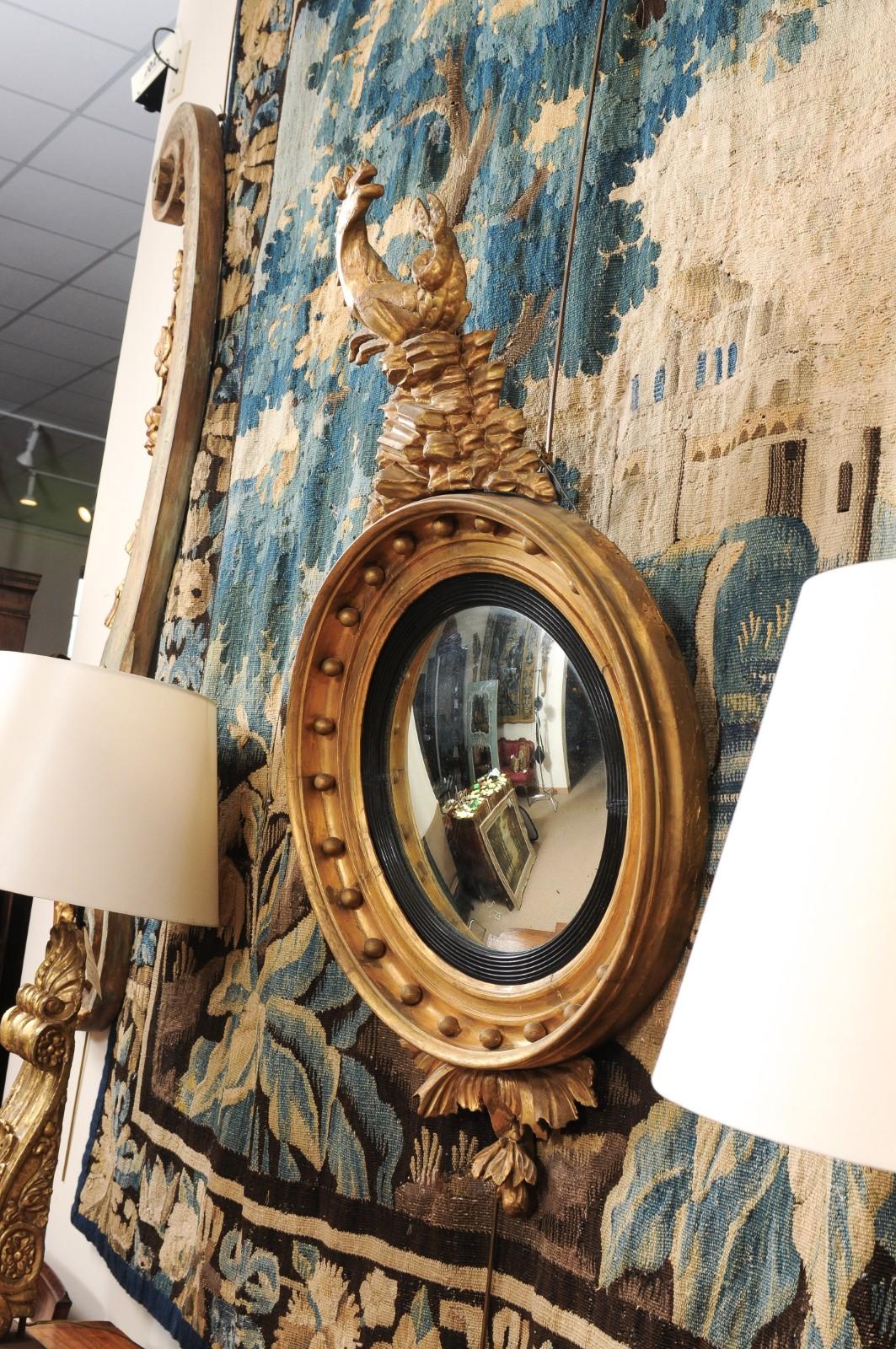 Espejo de ojo de buey de madera dorada de principios del siglo XIX con hipocampo mitológico en venta 2