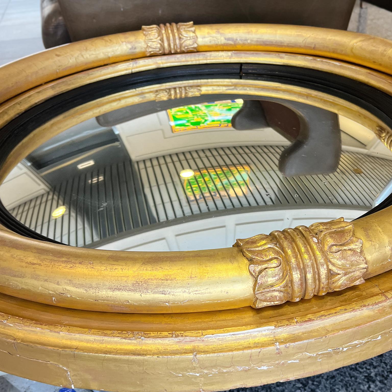 Fait main Miroir à œil de bœuf en bois doré du début du 19e siècle en vente