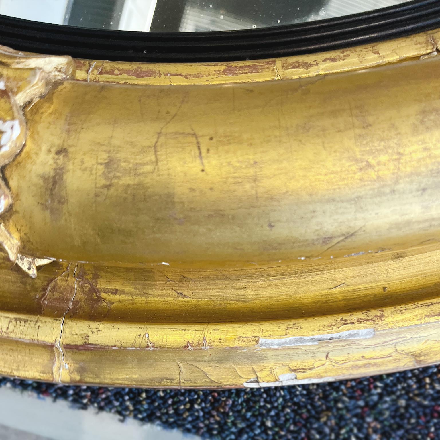 XIXe siècle Miroir à œil de bœuf en bois doré du début du 19e siècle en vente