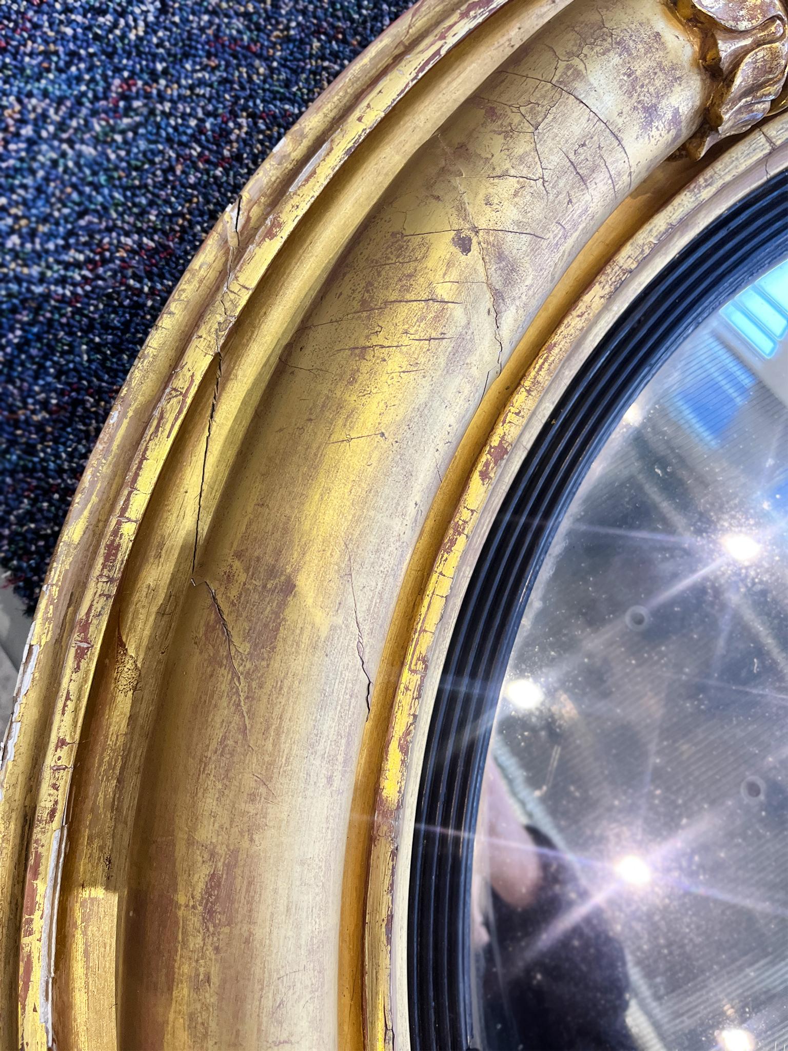 Miroir à œil de bœuf en bois doré du début du 19e siècle en vente 1