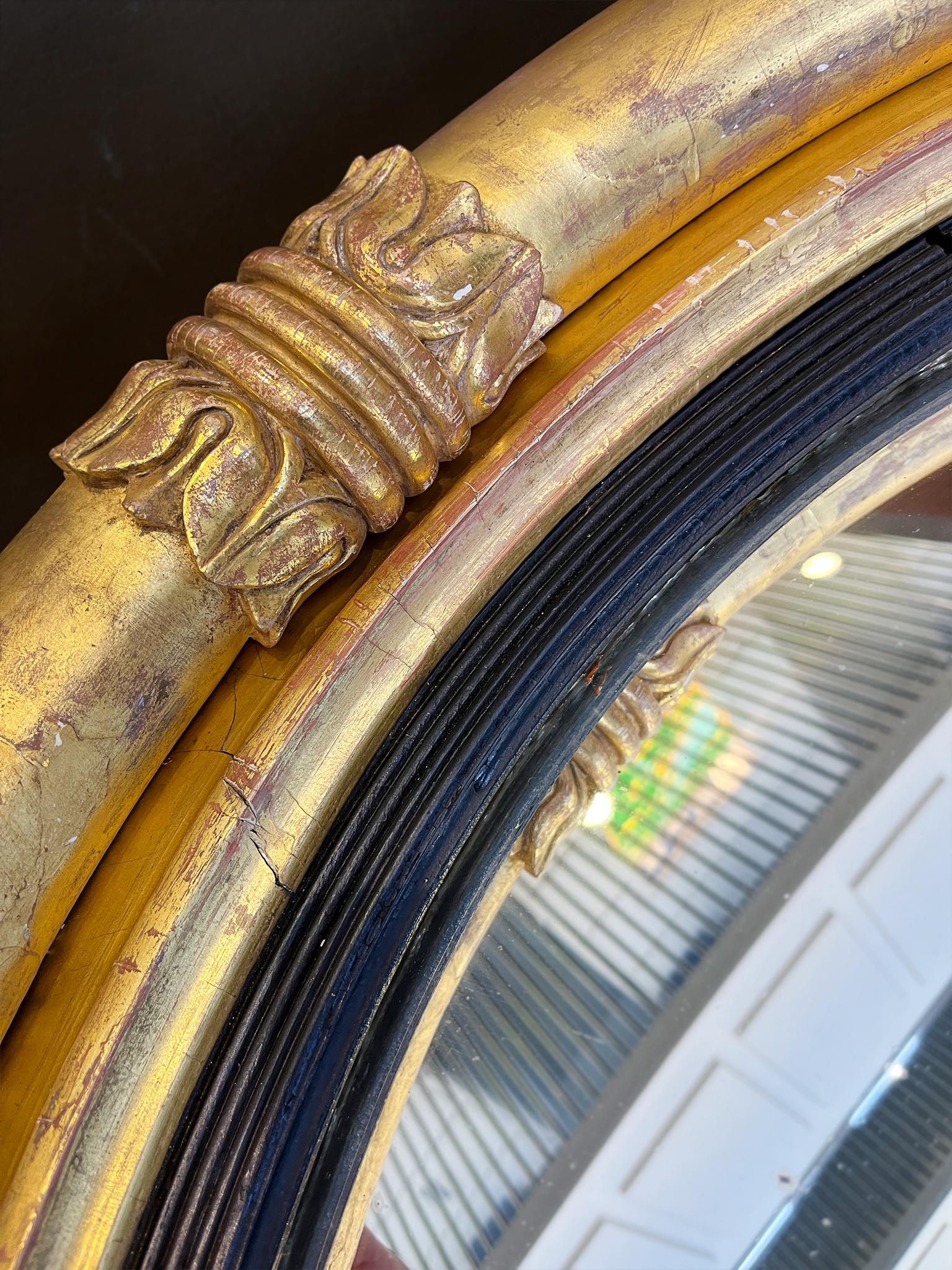 Miroir à œil de bœuf en bois doré du début du 19e siècle en vente 2