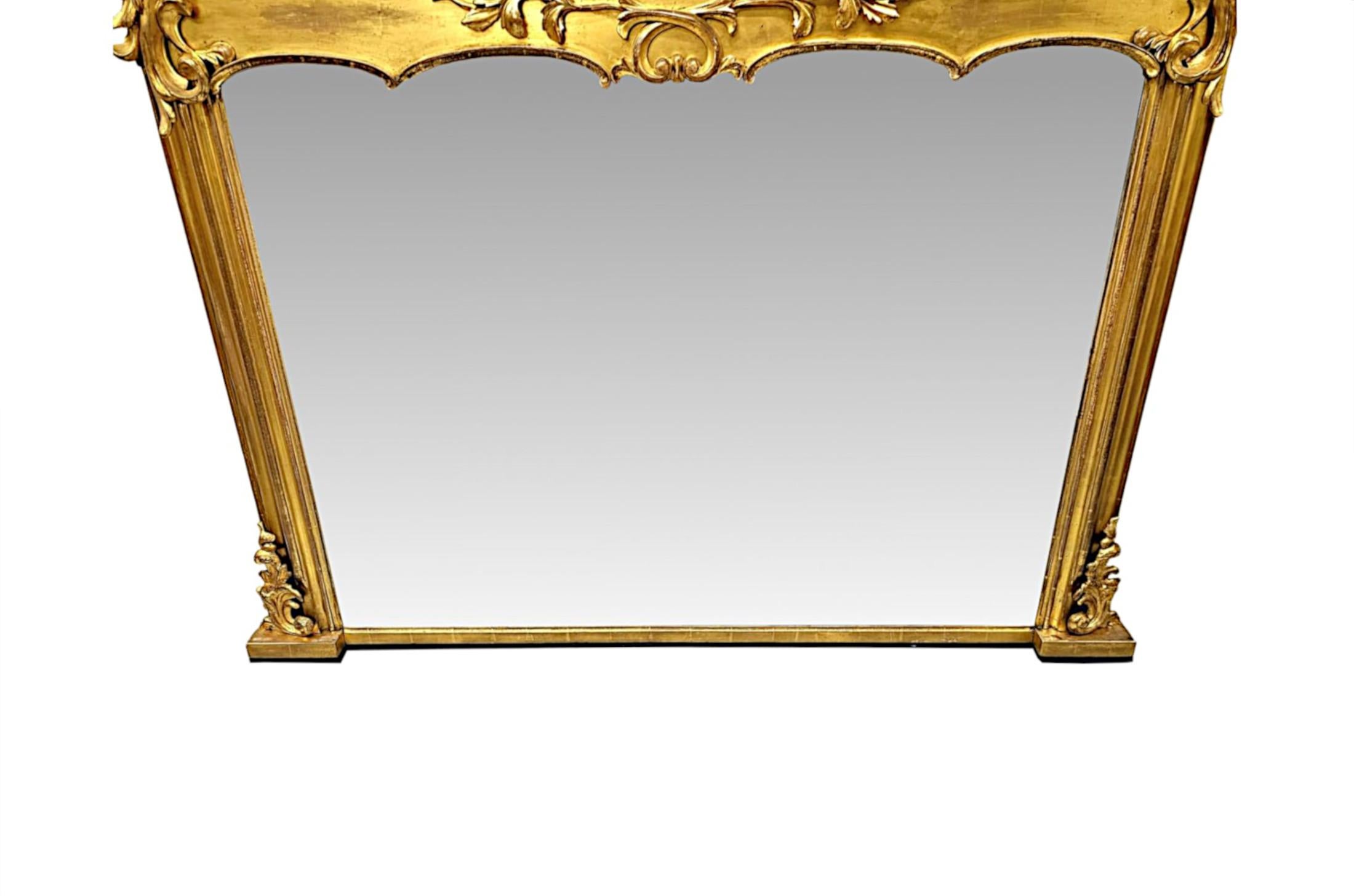 Verre Miroir à trumeau en bois doré du début du XIXe siècle en vente