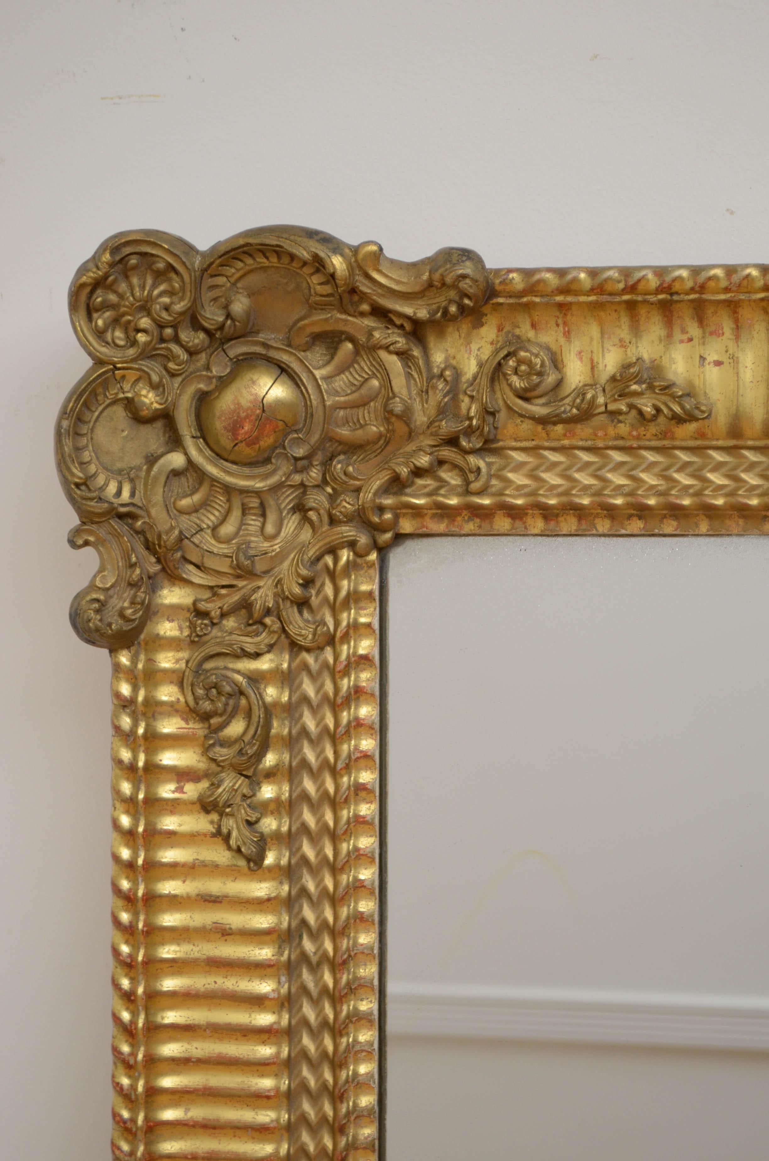 Early 19th Century Giltwood Wall Mirror For Sale 1