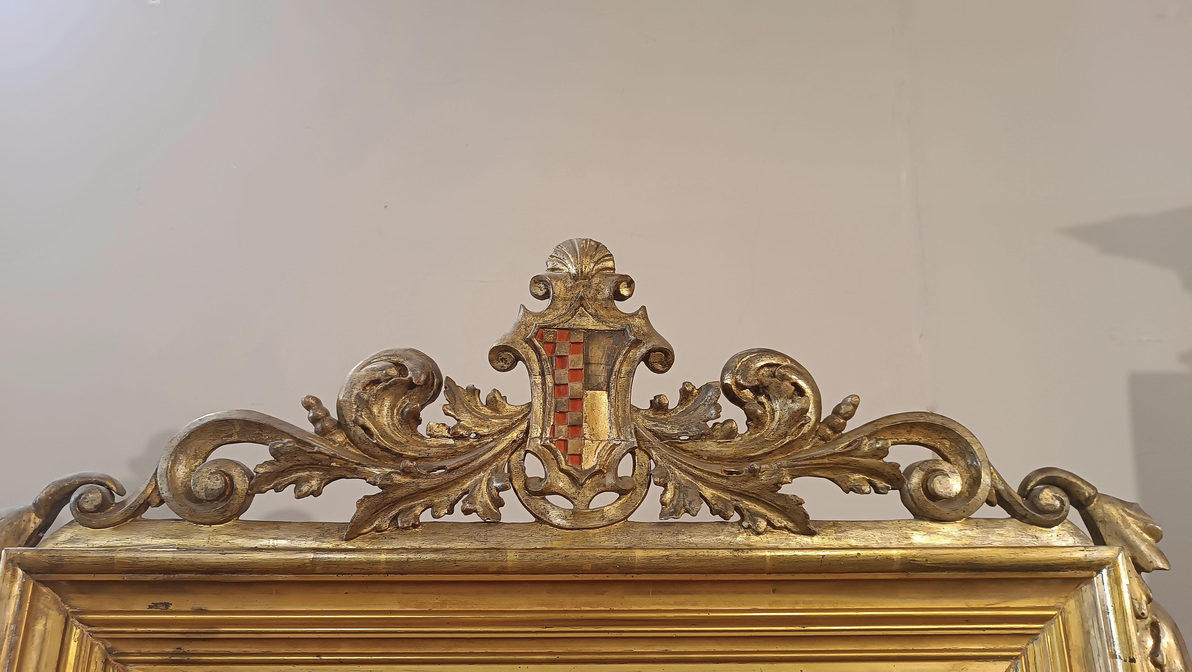 MIROIR EN OR DU DÉBUT DU 19e SIÈCLE AVEC COTE D'ARMES Bon état - En vente à Firenze, FI