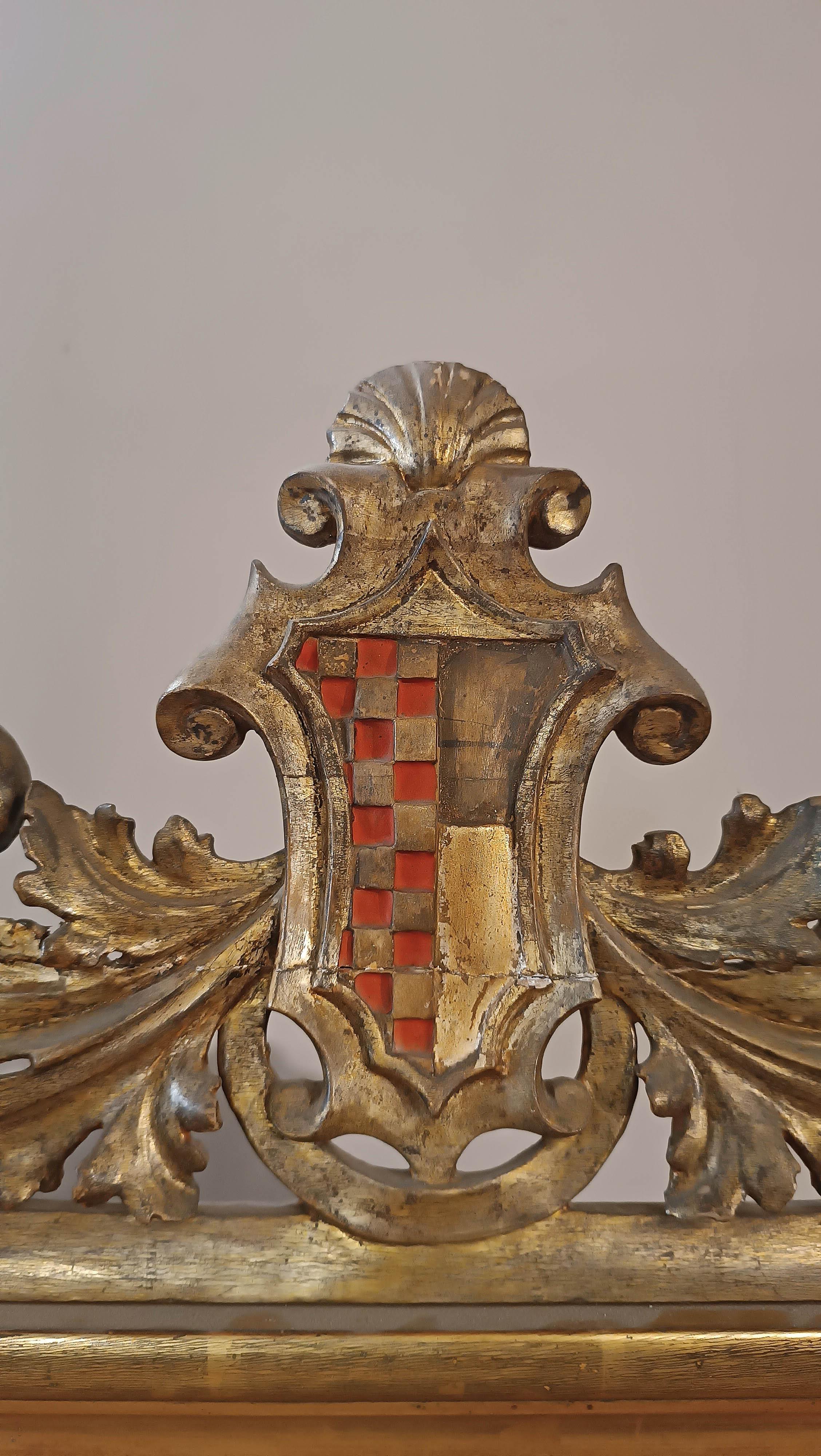 19th Century MIROIR EN OR DU DÉBUT DU 19e SIÈCLE AVEC COTE D'ARMES en vente