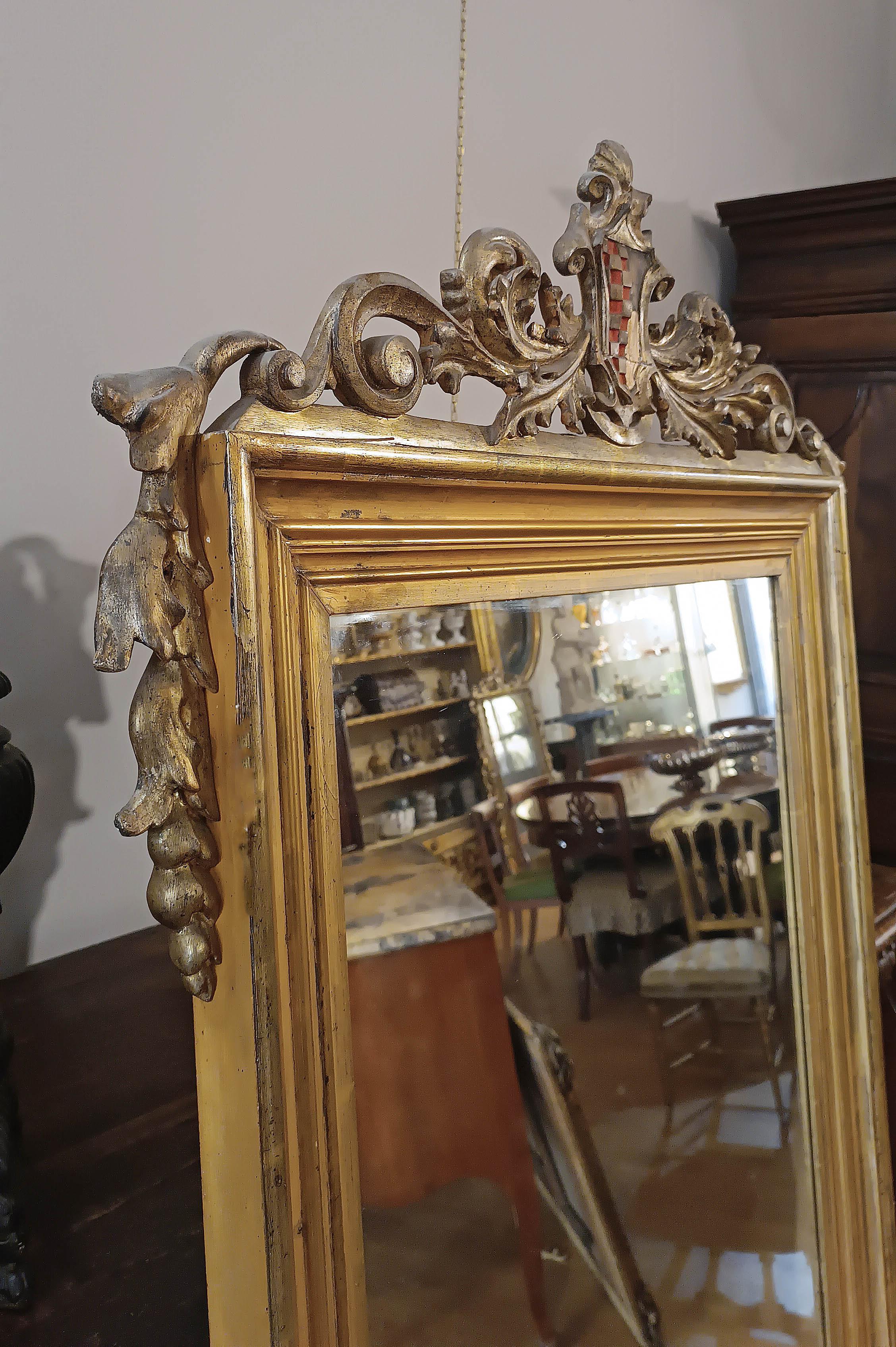 Miroir MIROIR EN OR DU DÉBUT DU 19e SIÈCLE AVEC COTE D'ARMES en vente