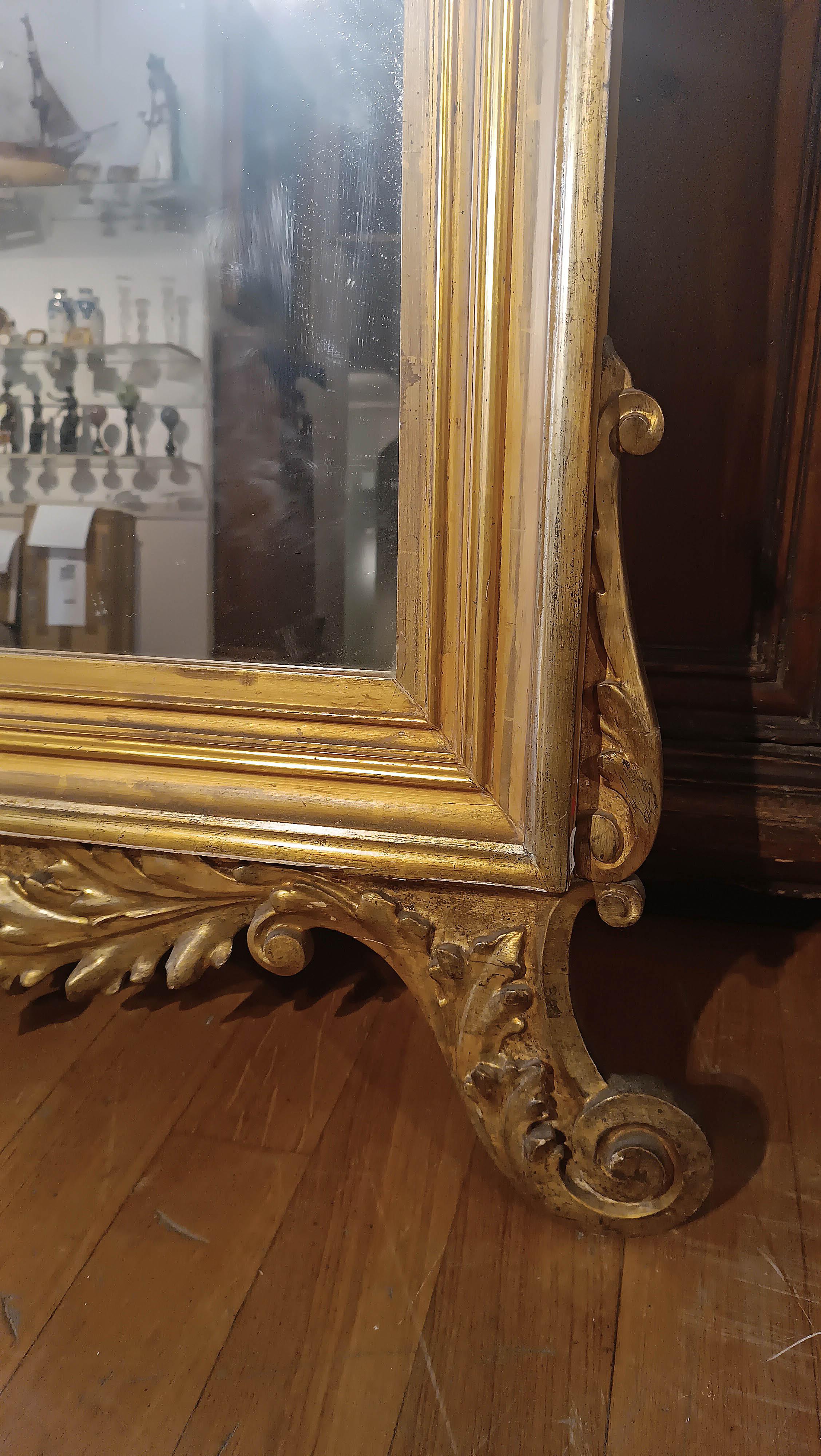MIROIR EN OR DU DÉBUT DU 19e SIÈCLE AVEC COTE D'ARMES en vente 2