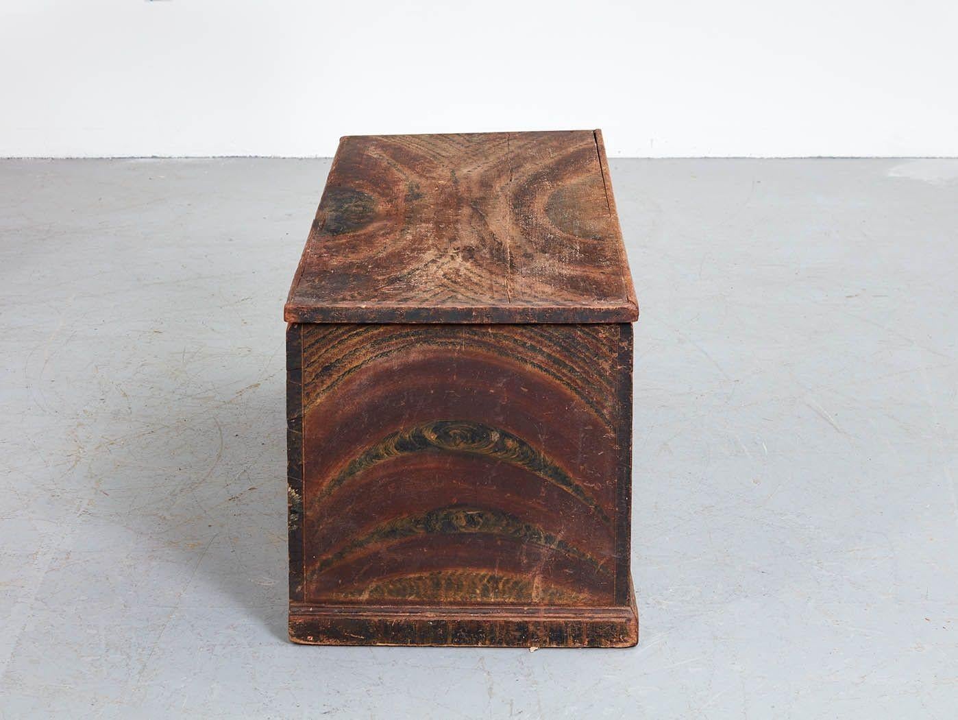 Hand-Painted Early 19th Century Grain Painted Chest For Sale
