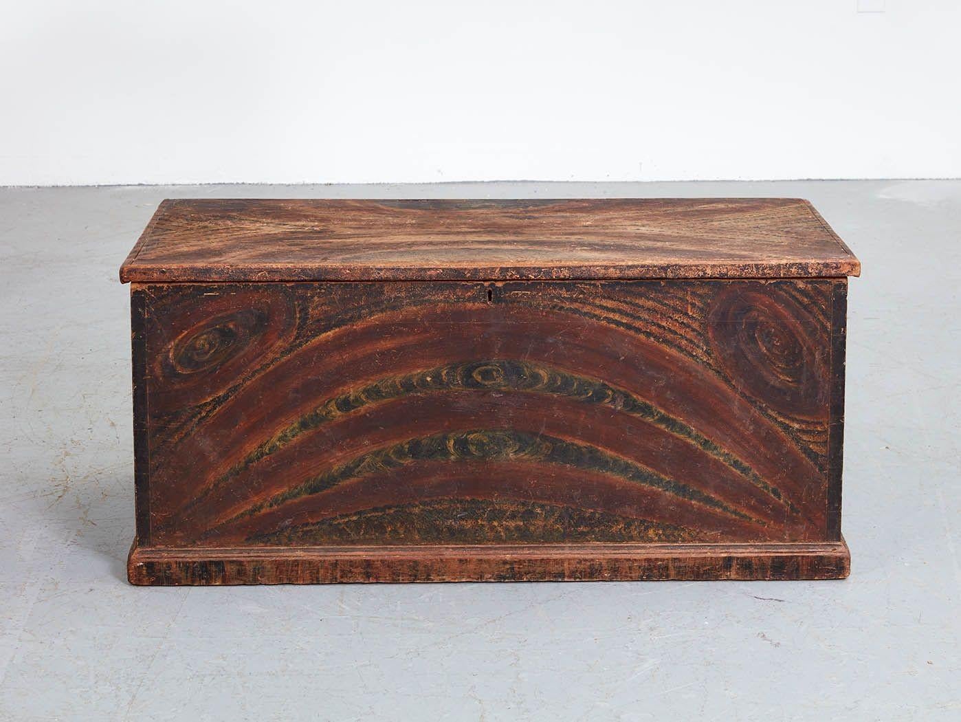 Early 19th Century Grain Painted Chest In Good Condition For Sale In Greenwich, CT