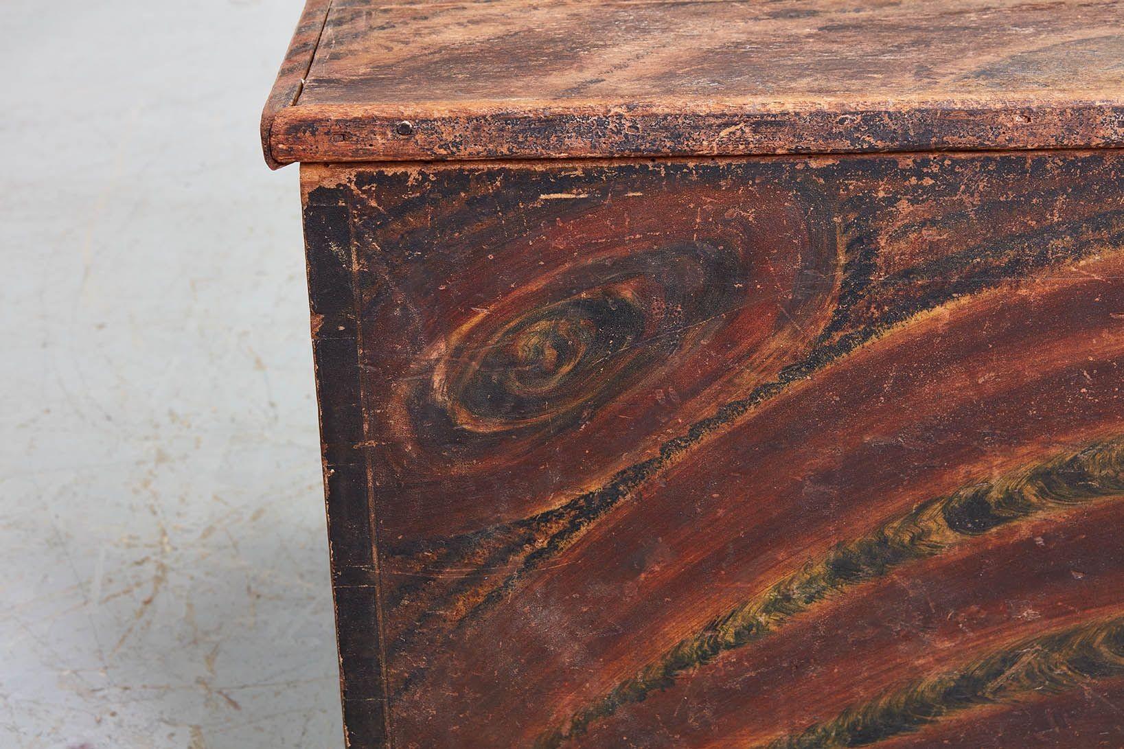 Early 19th Century Grain Painted Chest For Sale 1