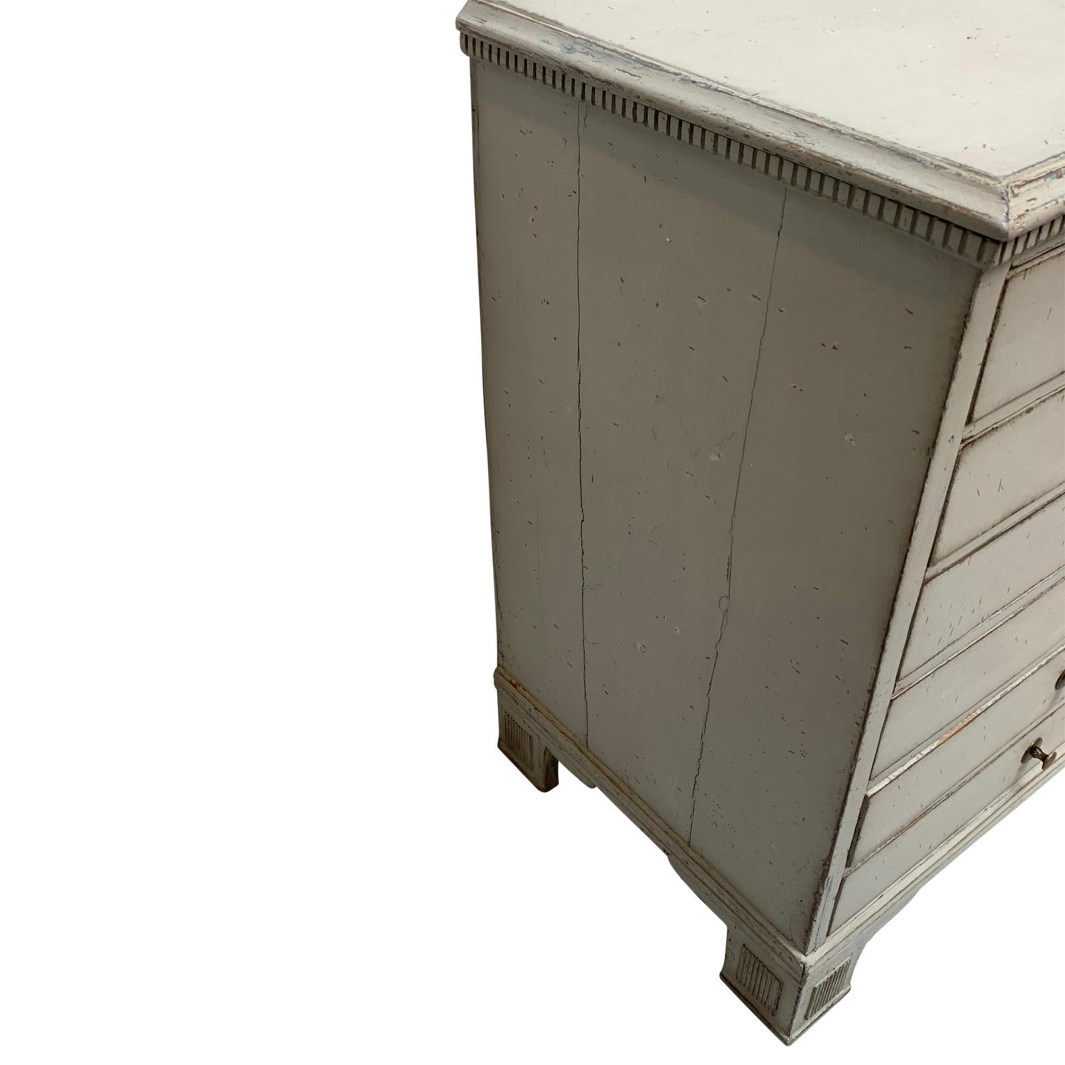 Pine Early 19th Century Gray Painted 6 Drawers Chest Or Dresser