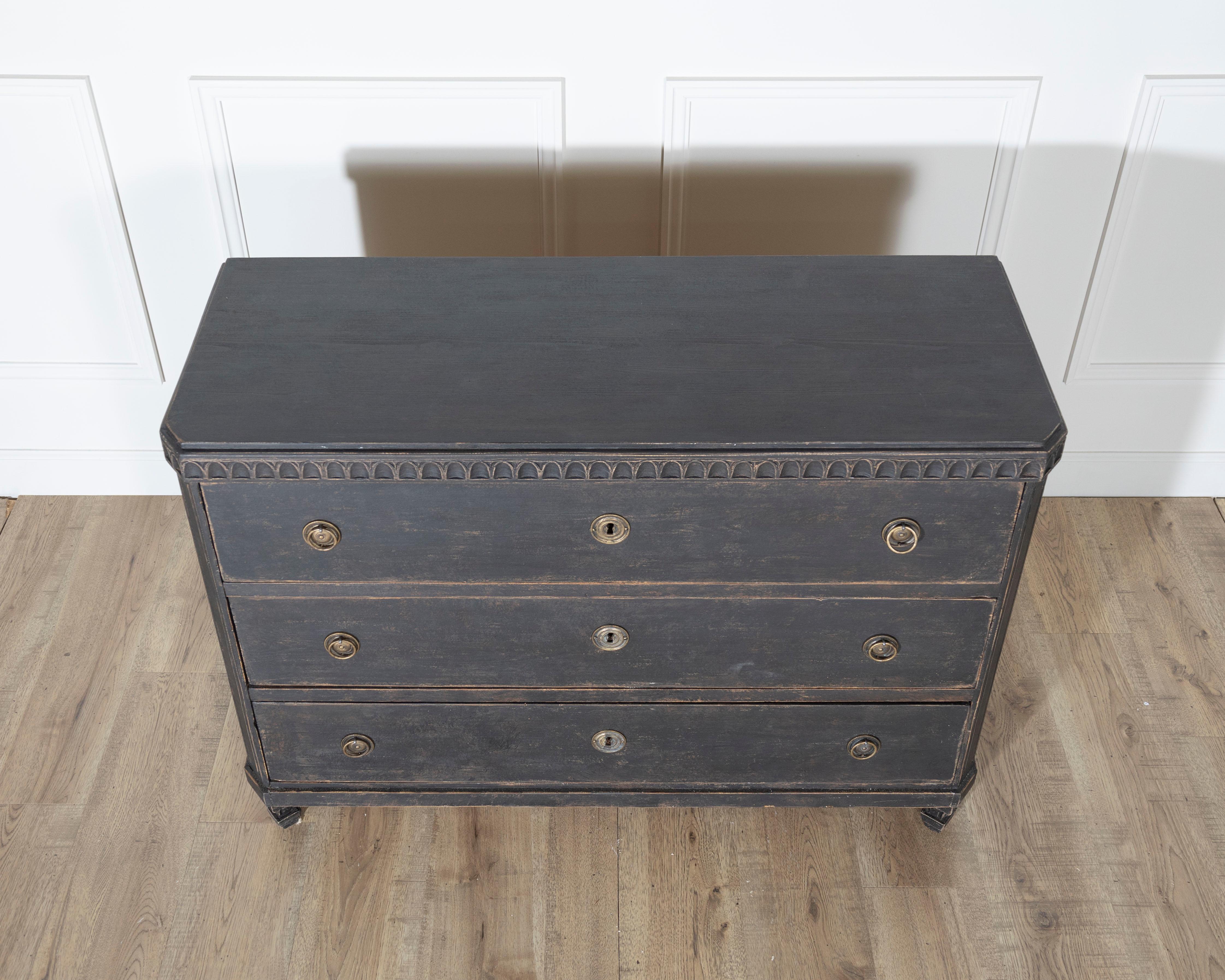 Swedish Early 19th Century Gustavian Chest of Drawers with Carved Dentil Trim For Sale