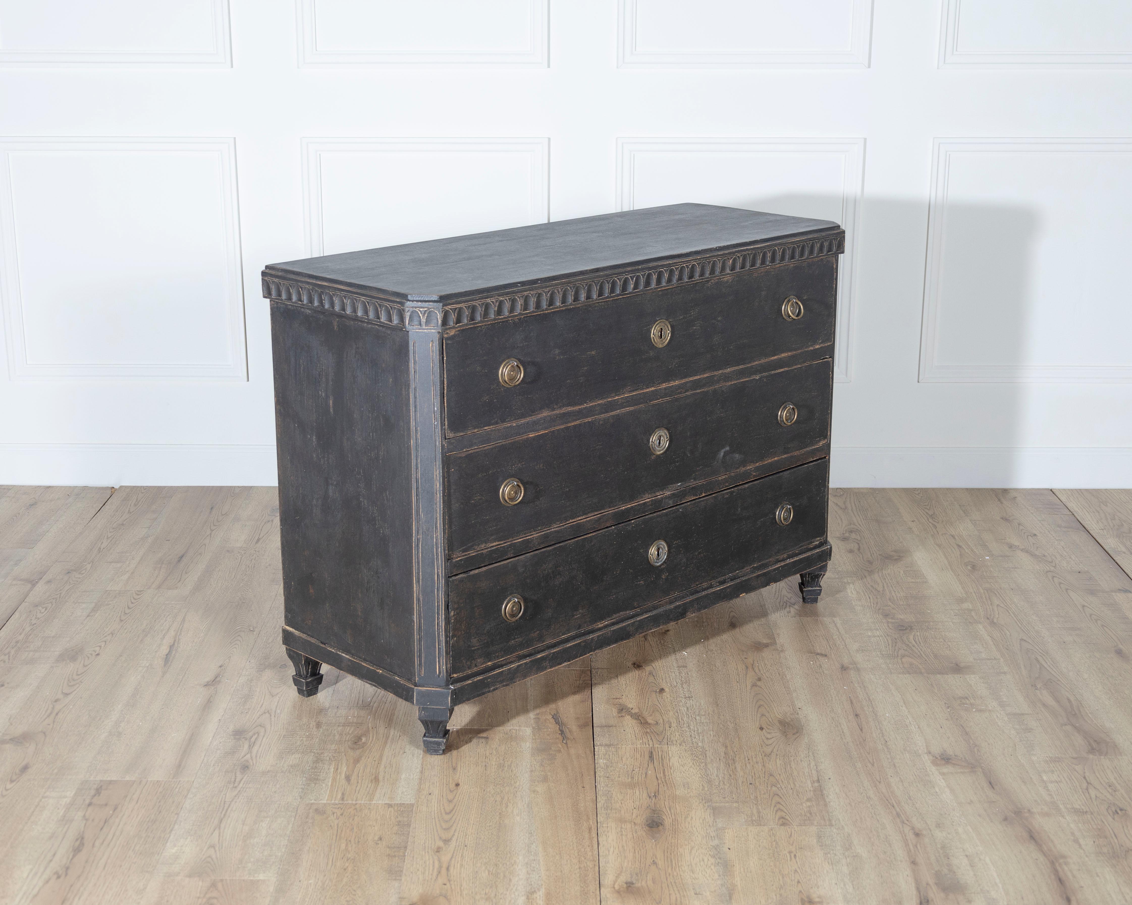 Early 19th Century Gustavian Chest of Drawers with Carved Dentil Trim In Good Condition For Sale In Atlanta, GA