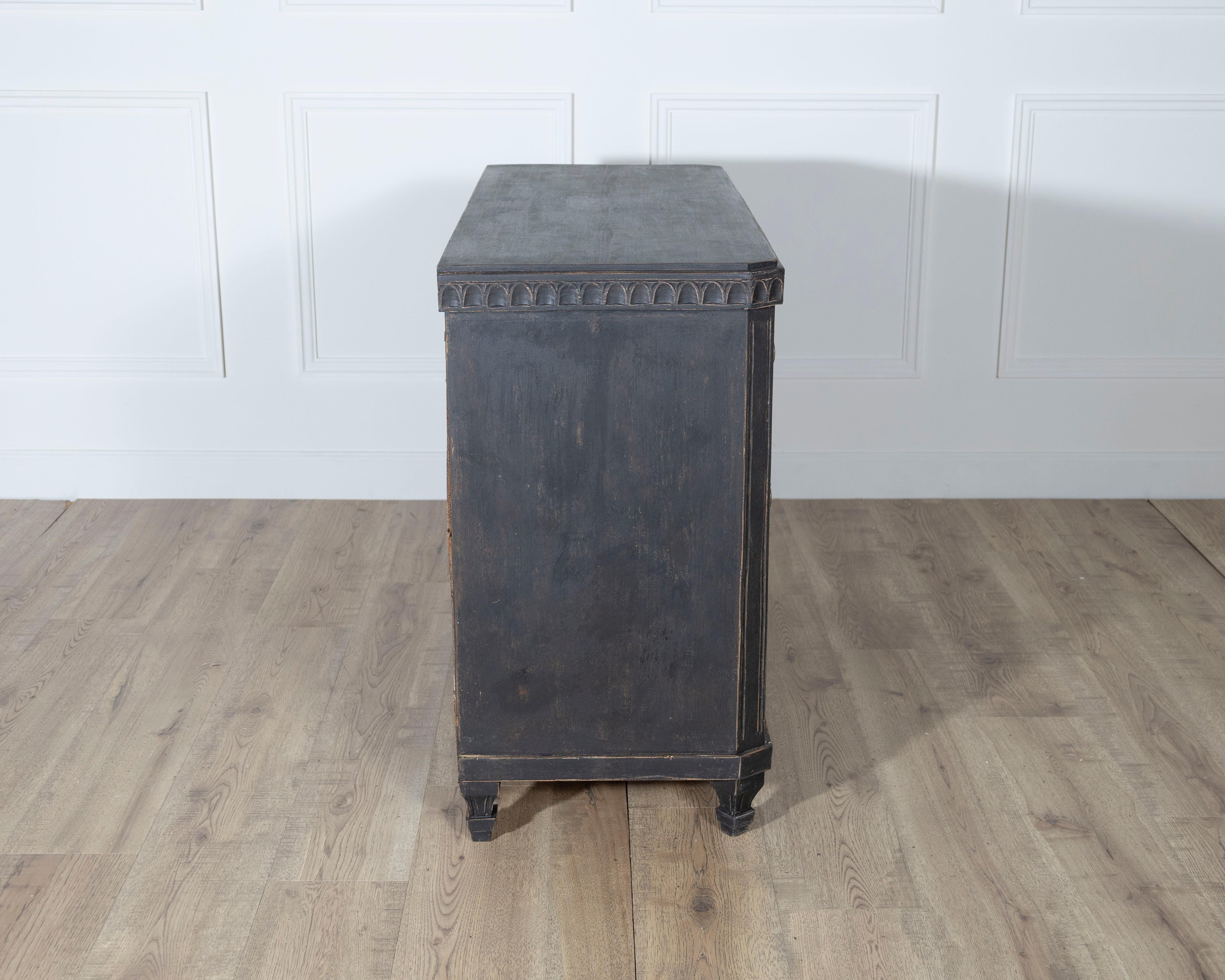 Early 19th Century Gustavian Chest of Drawers with Carved Dentil Trim For Sale 1