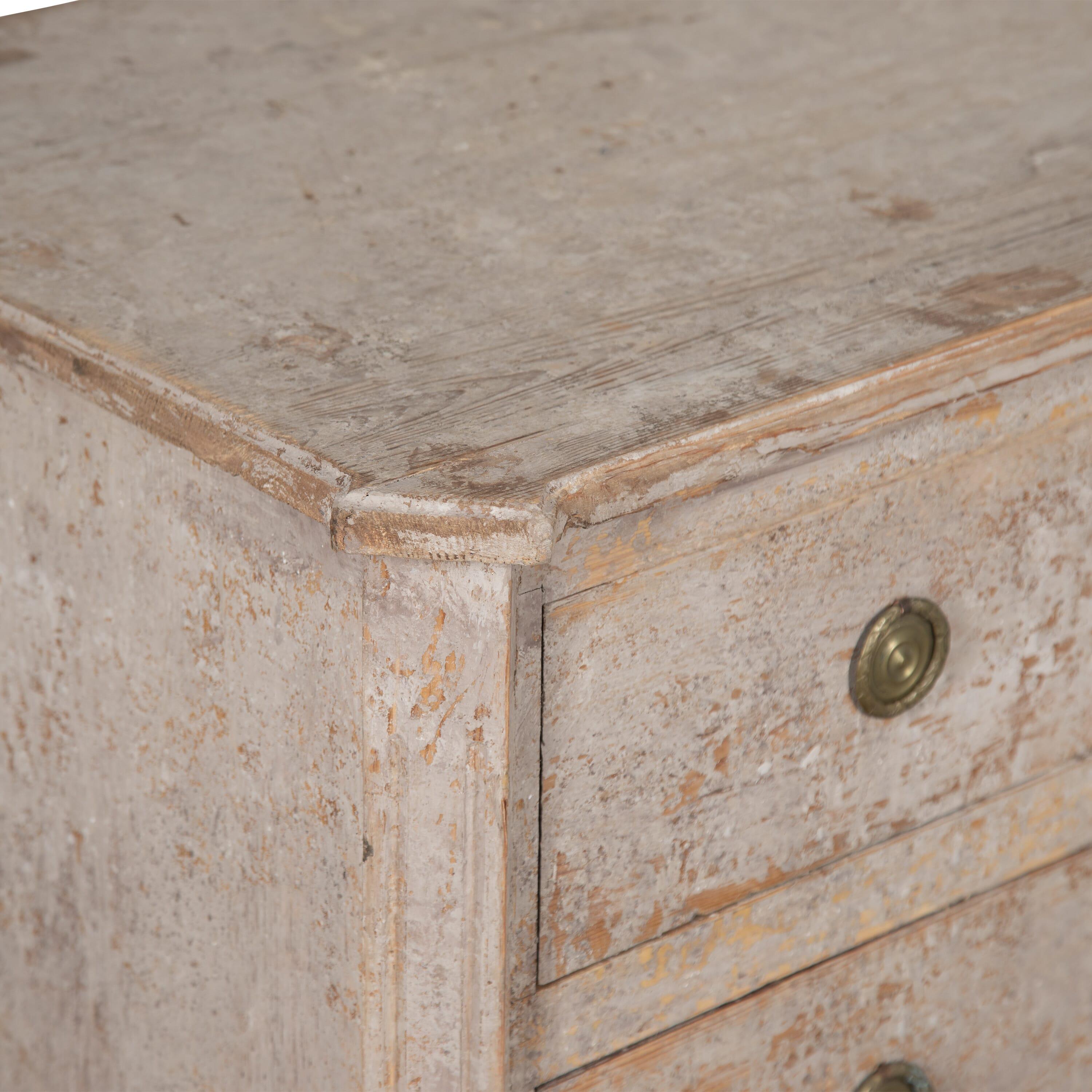 Early 19th Gustavian commode.
With three storage drawers and later handles. 
Repainted and would suit all interior settings.