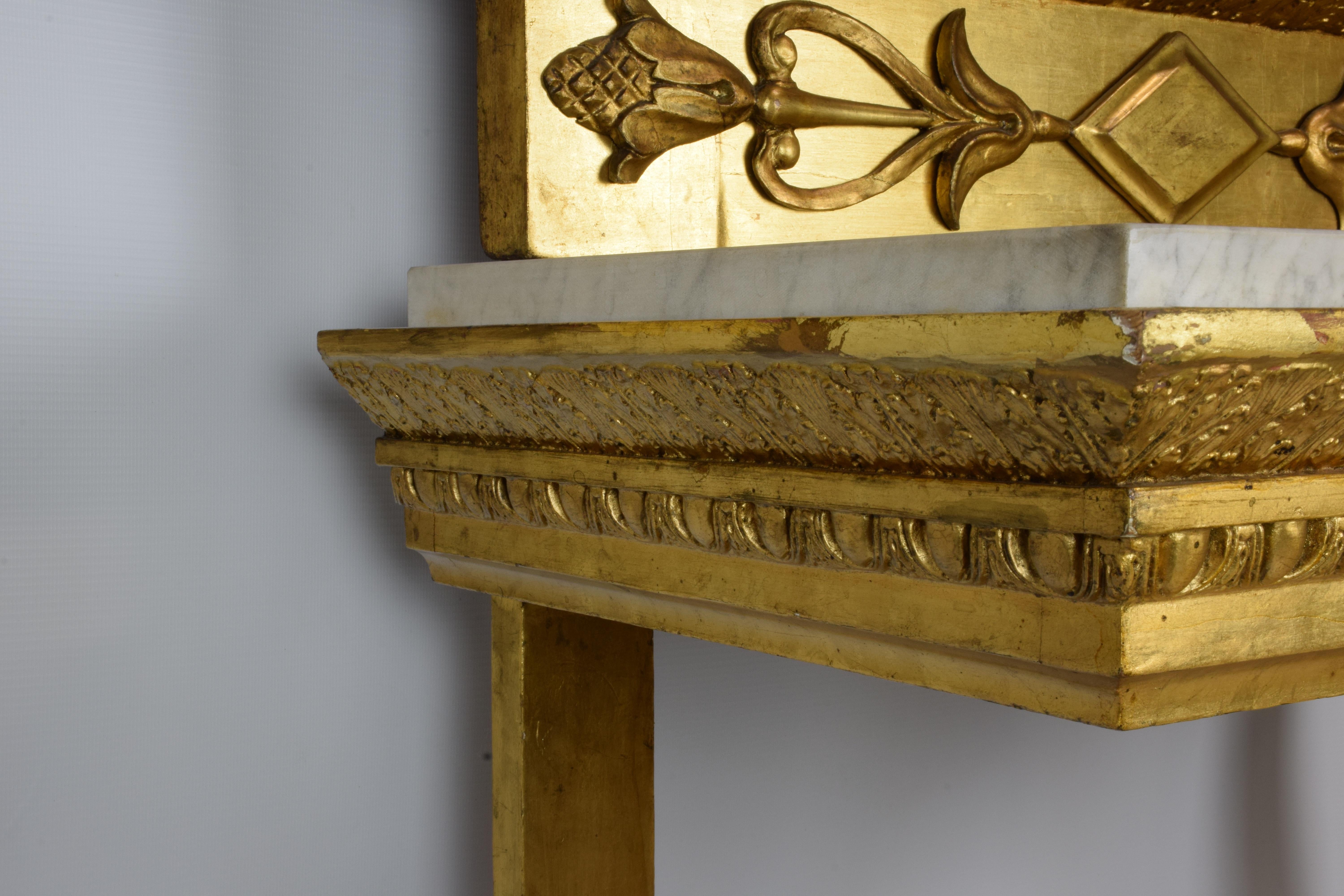 Bois doré Table console et miroir en bois doré de style gustavien du début du XIXe siècle en vente