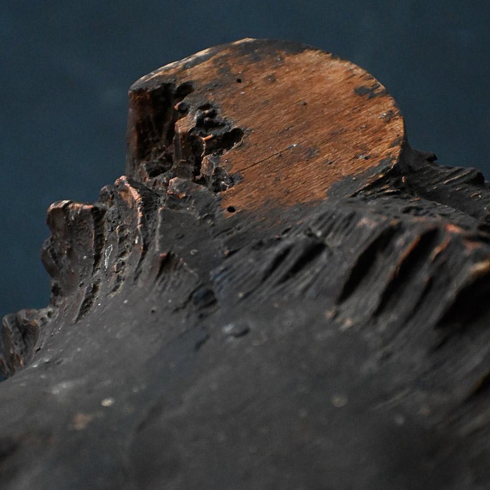 Fragment de pavillon de chasse sculpté à la main au début du 19e siècle, tête de loup en vente 2