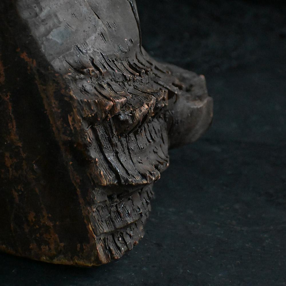 Fragment de pavillon de chasse sculpté à la main au début du 19e siècle, tête de loup en vente 8