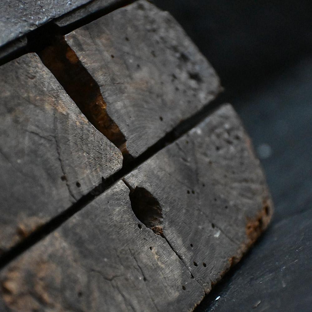 Fragment de pavillon de chasse sculpté à la main au début du 19e siècle, tête de loup en vente 1