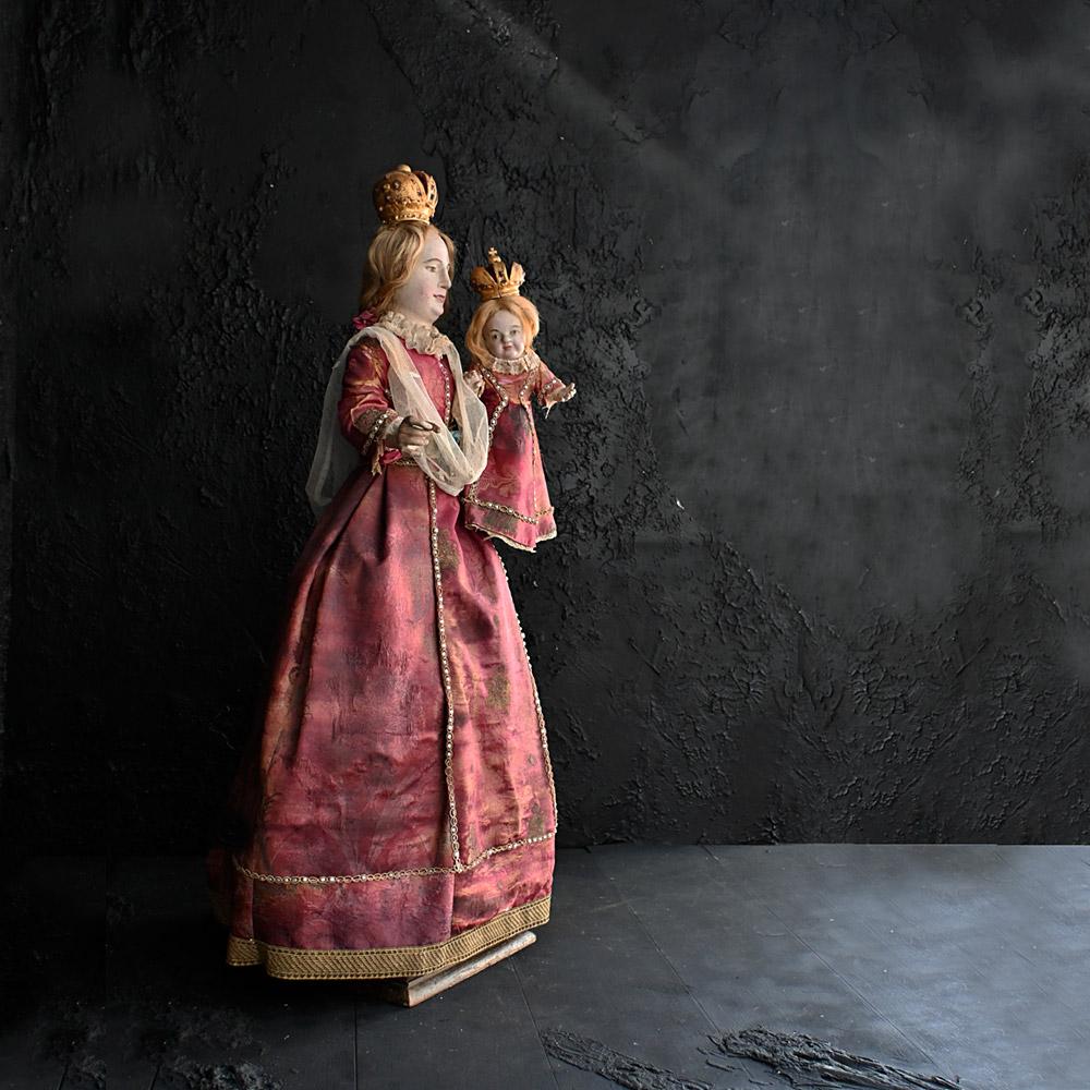 Inconnu Figurine religieuse du début du 19e siècle, sculptée à la main, représentant la Madonna & Child Santos   en vente