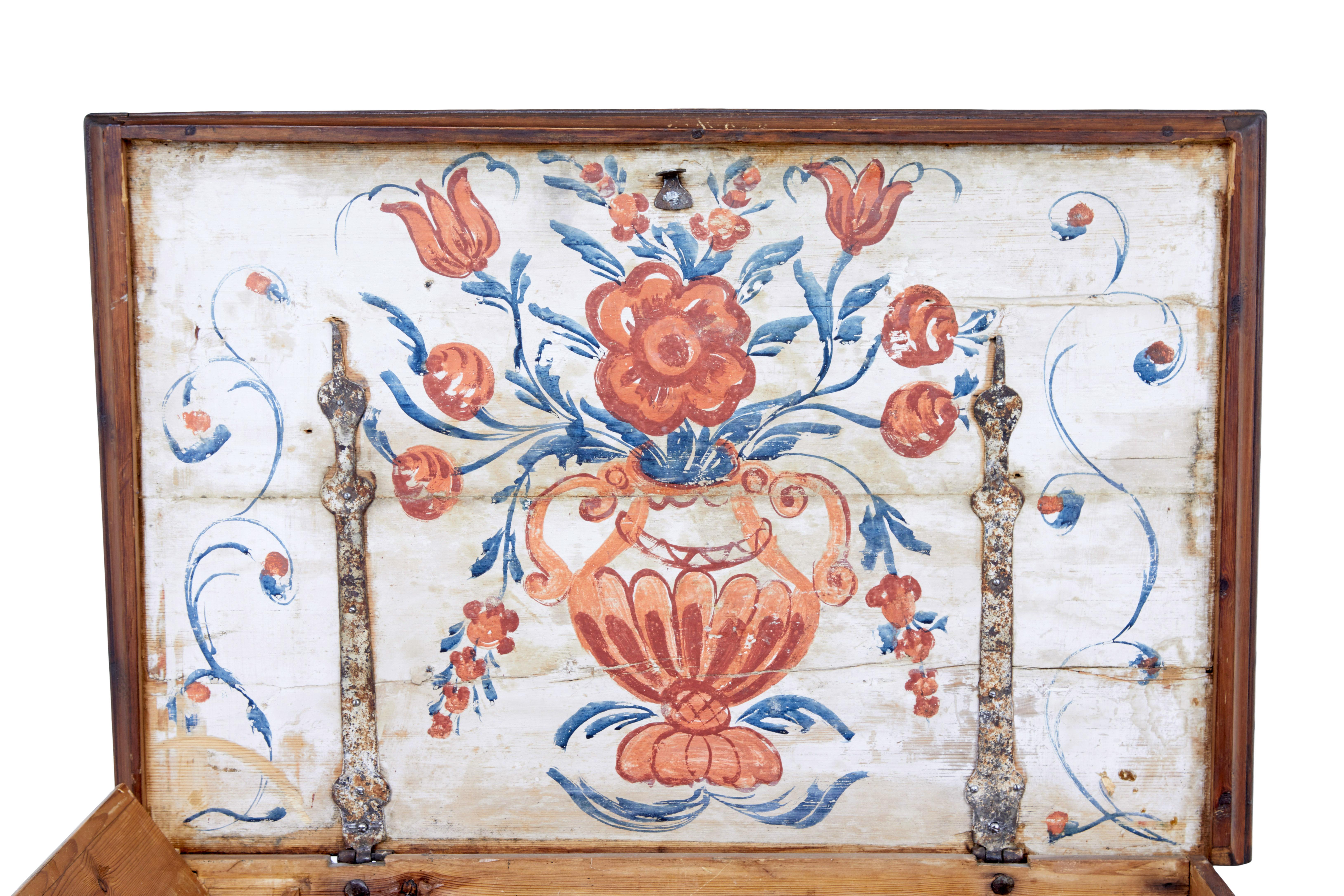 Early 19th Century hand decorated Swedish pine coffer For Sale 2