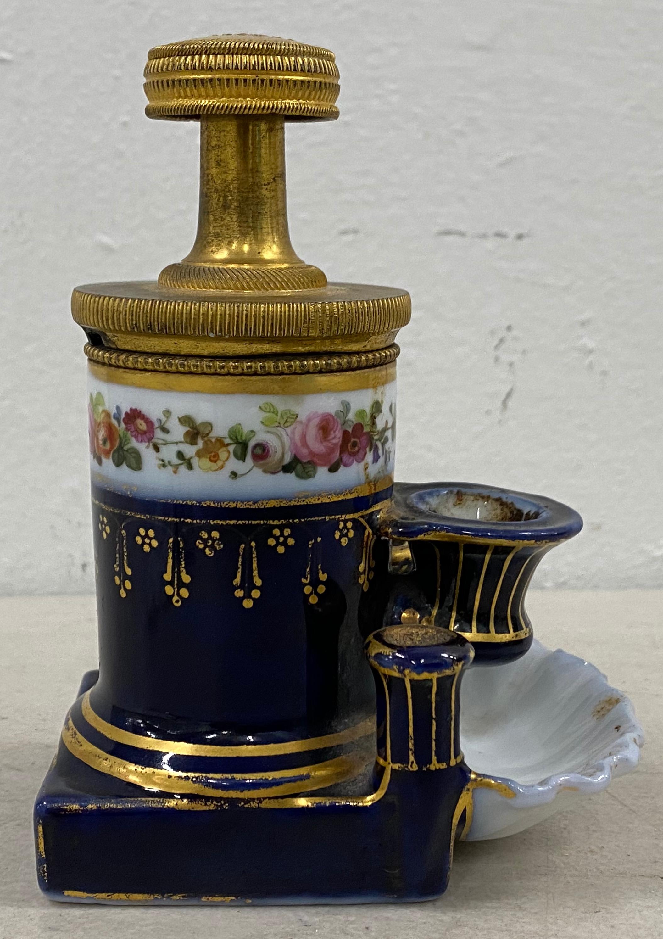 Early 19th century hand painted porcelain & brass inkwell, Paris 1839

A fine hand made porcelain inkwell by Medaille D'Argent

Hand painted floral motif surround the inkwell 

Two side by side quill holders 

The inkwell is designed to