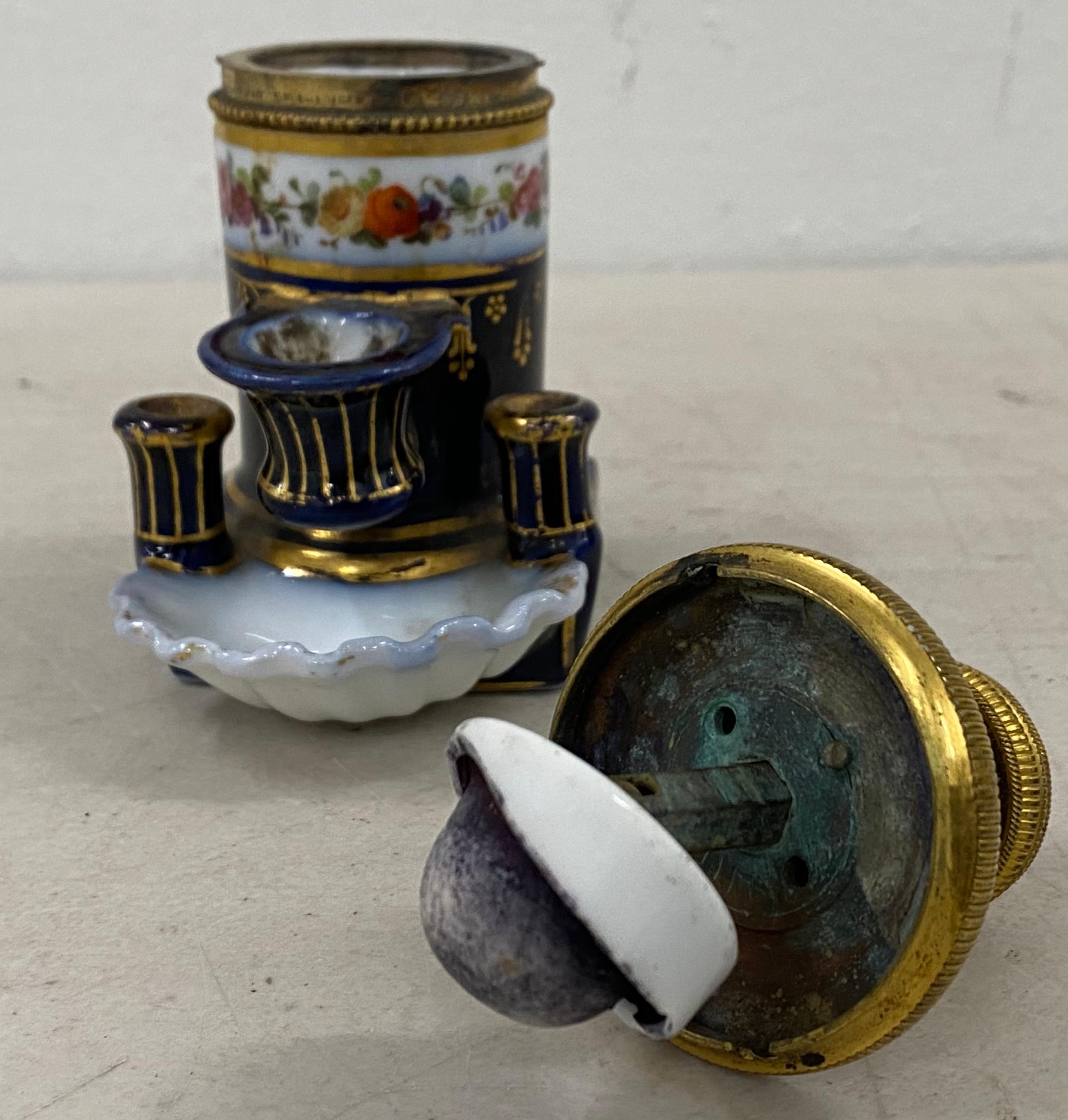 Hand-Painted Early 19th Century Hand Painted Porcelain & Brass Inkwell, Paris, 1839 For Sale