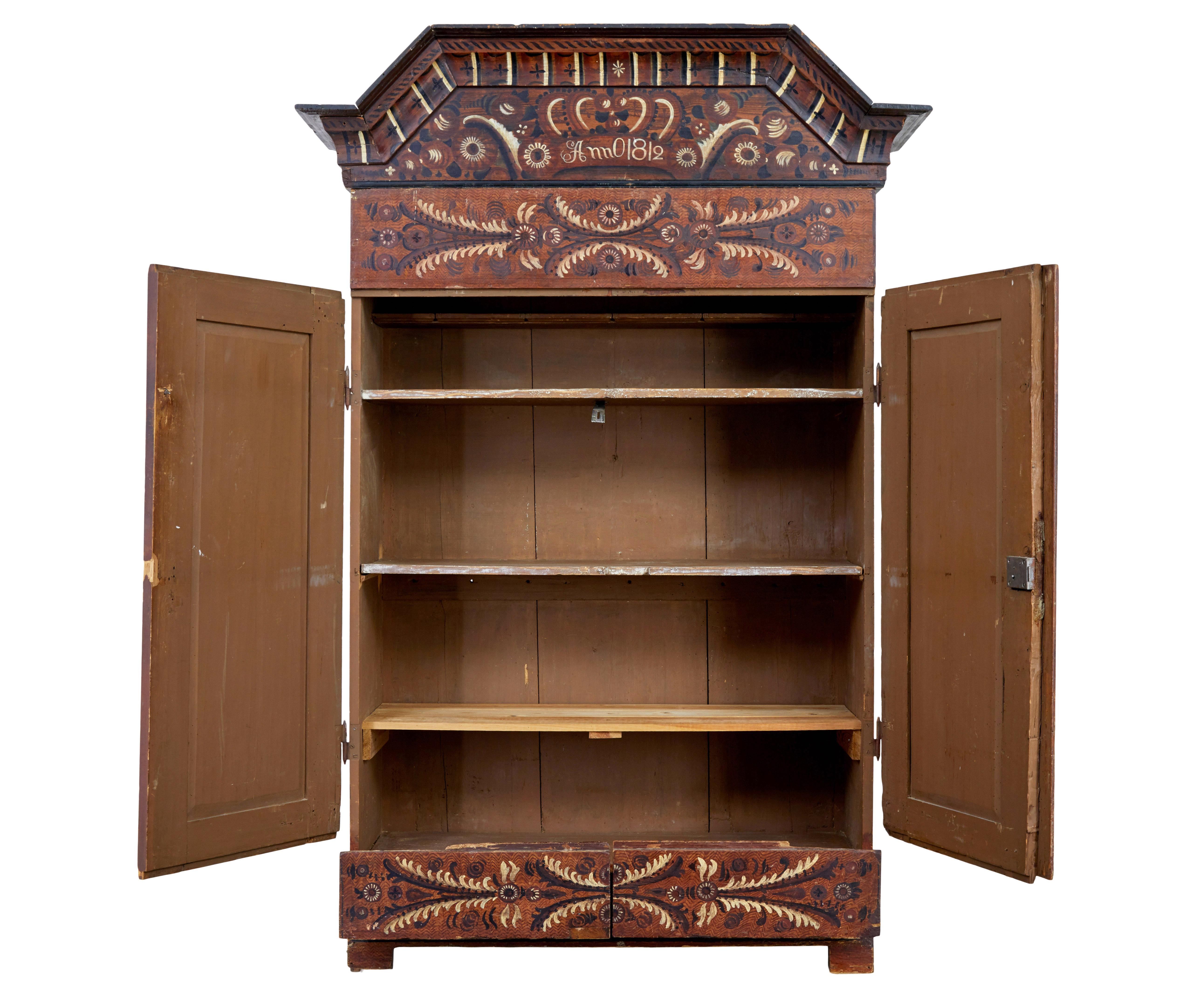 Handbemalter schwedischer Schrank aus dem frühen 19. (Volkskunst) im Angebot