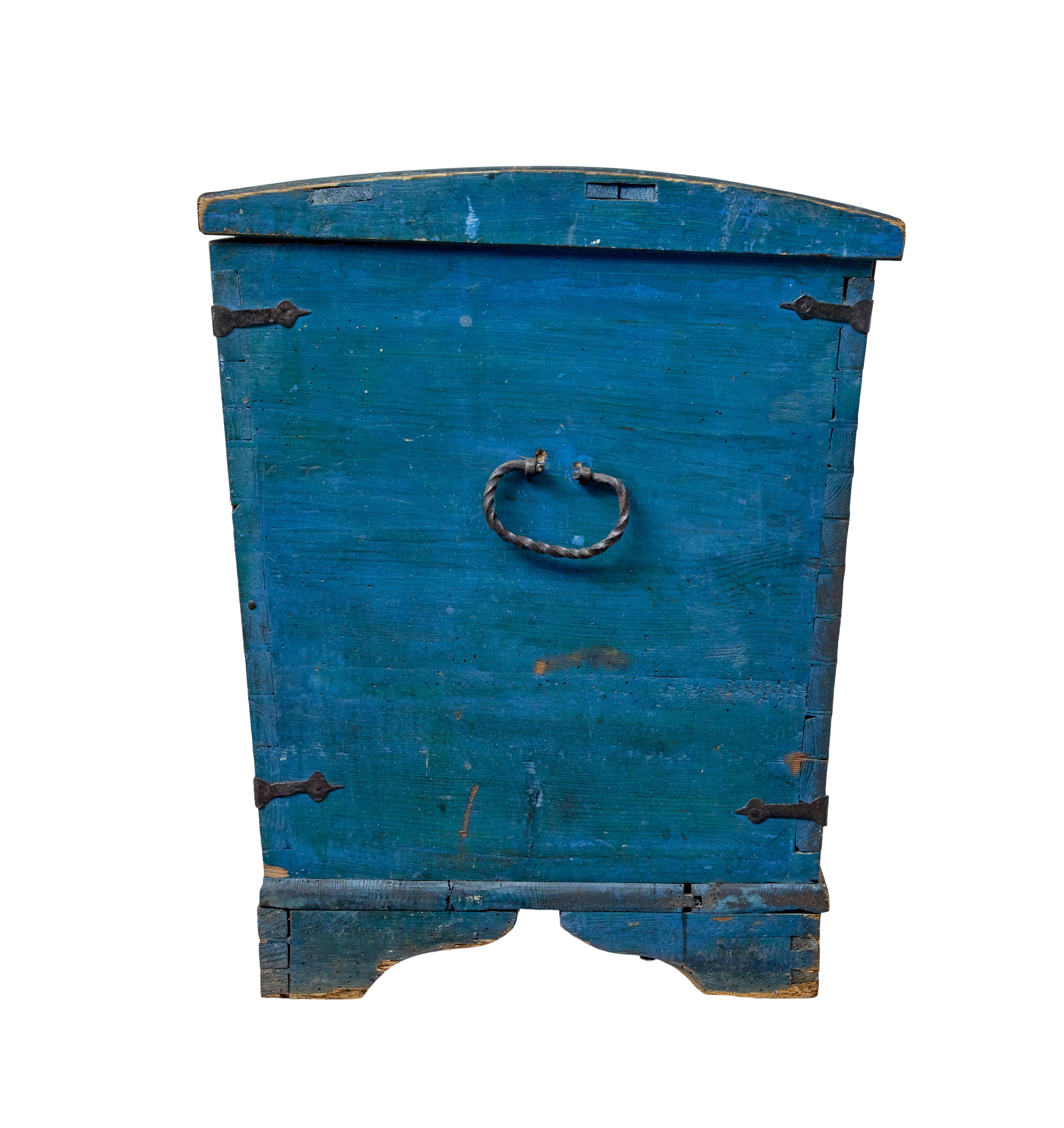 Early 19th century hand painted Swedish folk art coffer 2