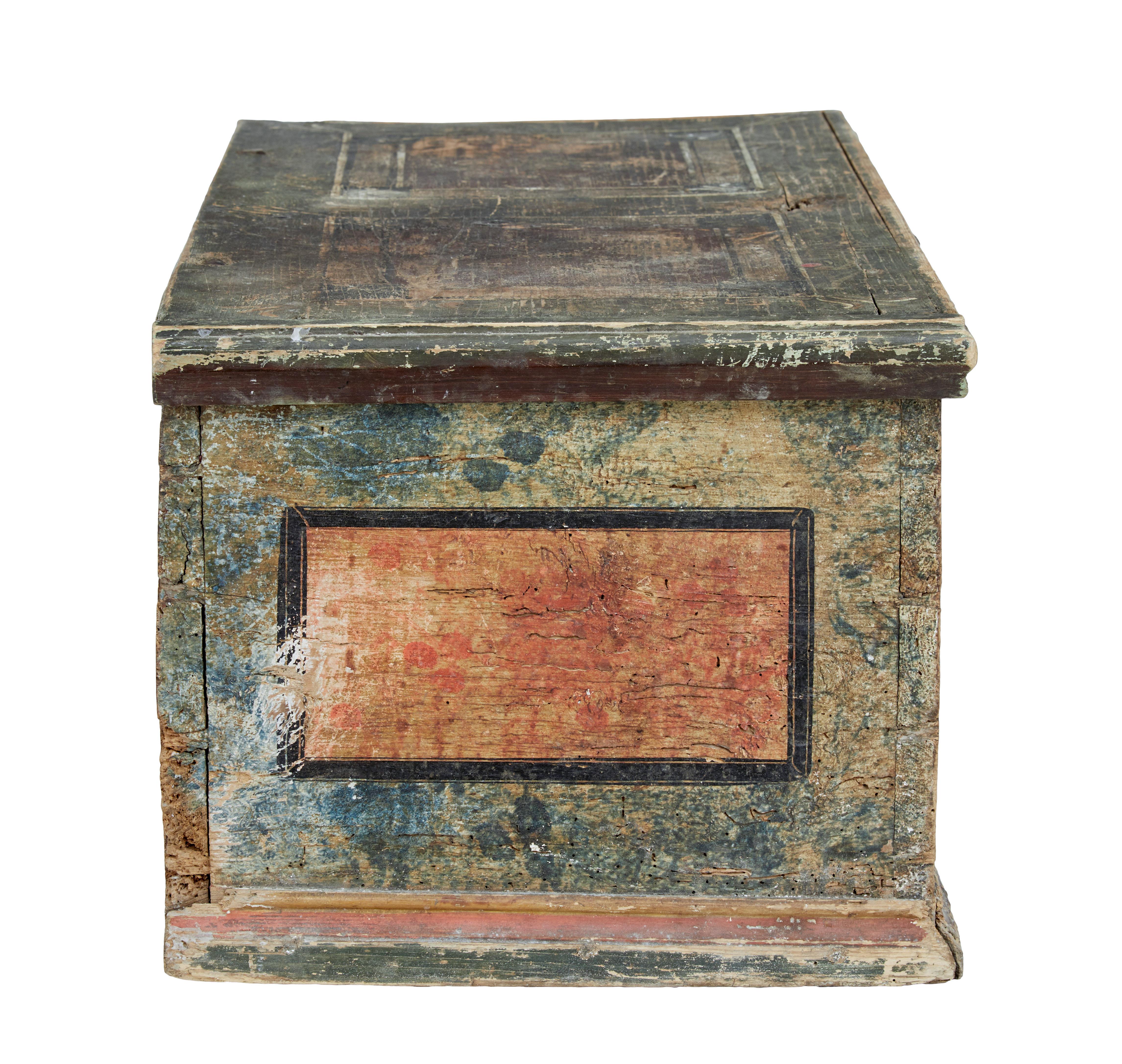 Early 19th Century Hand Painted Swedish Folk Art Pine Box In Good Condition In Debenham, Suffolk