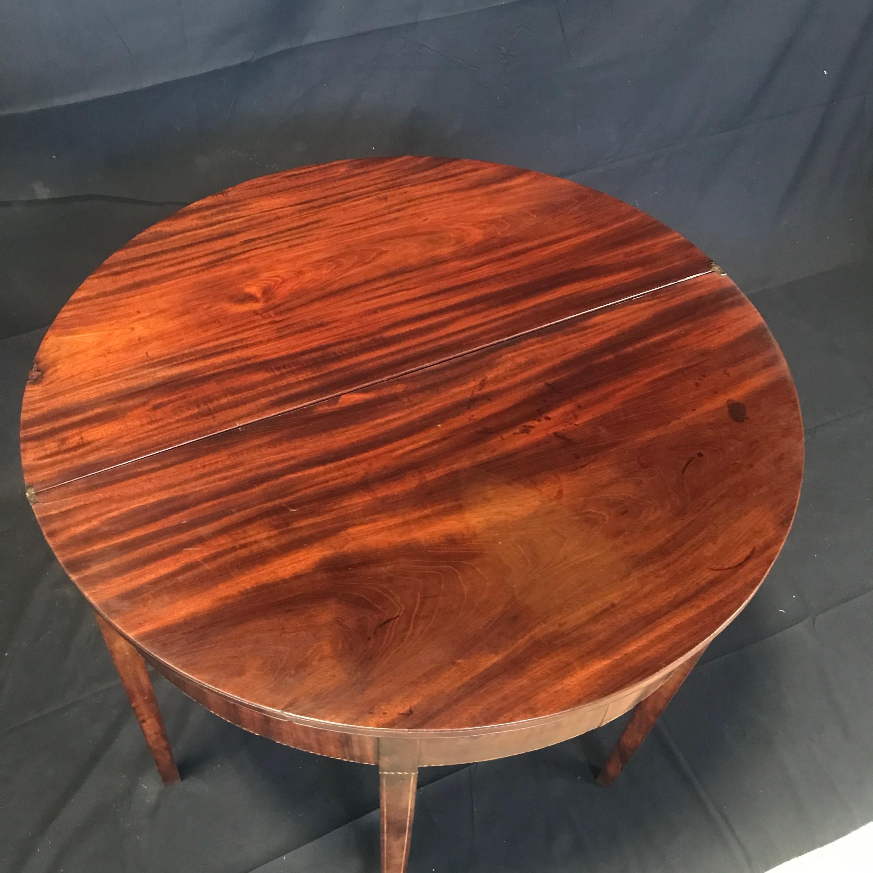 Early 19th Century Hepplewhite Inlaid Demilune Game Table In Good Condition In Hopewell, NJ