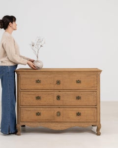 Early 19th Century Honey Wood Louis XV Oak Chest Od Drawers