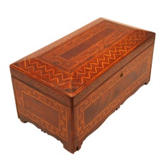 Scatola in mogano intarsiato dell'inizio del XIX secolo con dettagli in marquetry, inglese, 1820.