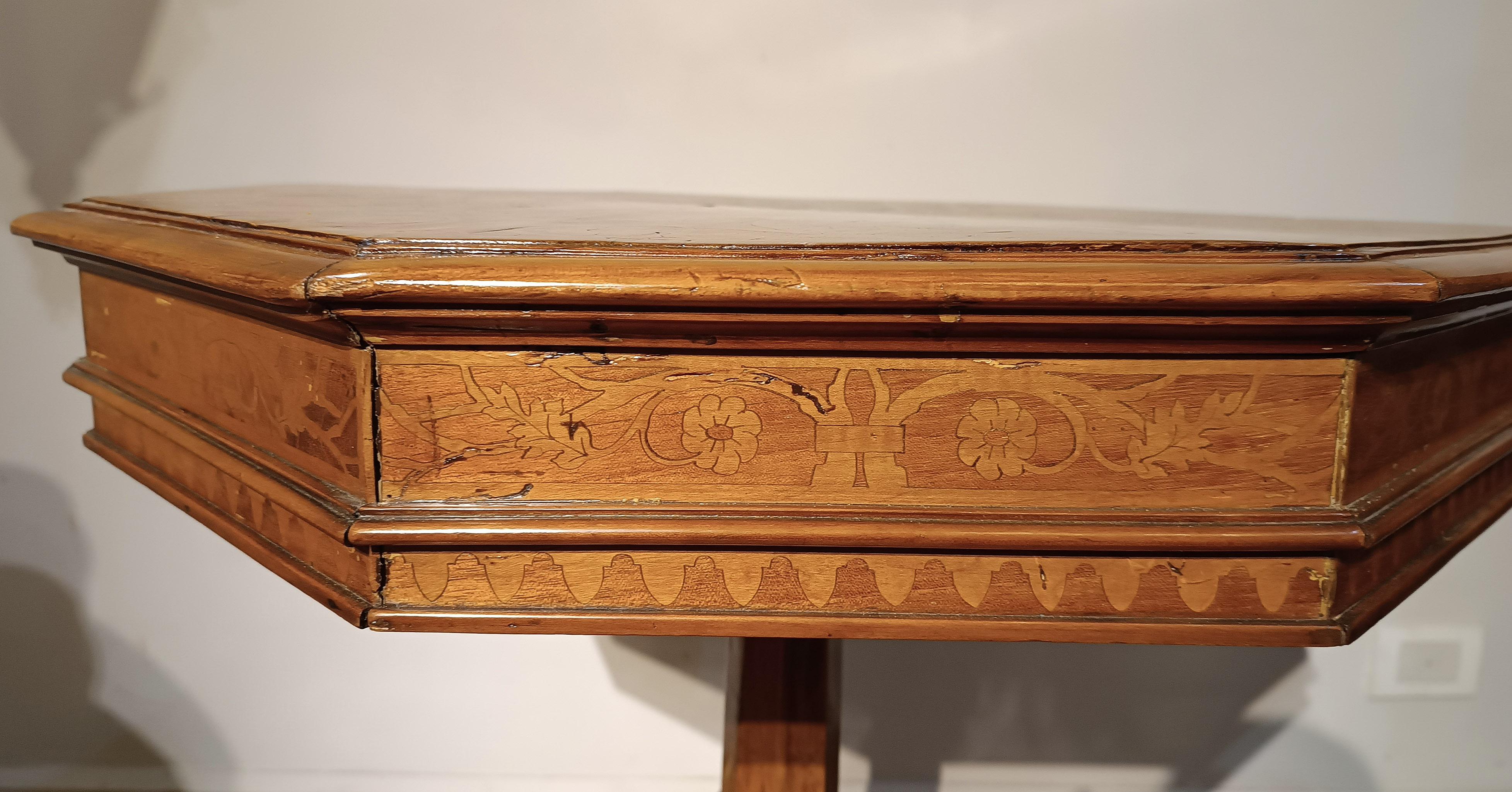 EARLY 19th CENTURY INLAID WALNUT TABLE  For Sale 5