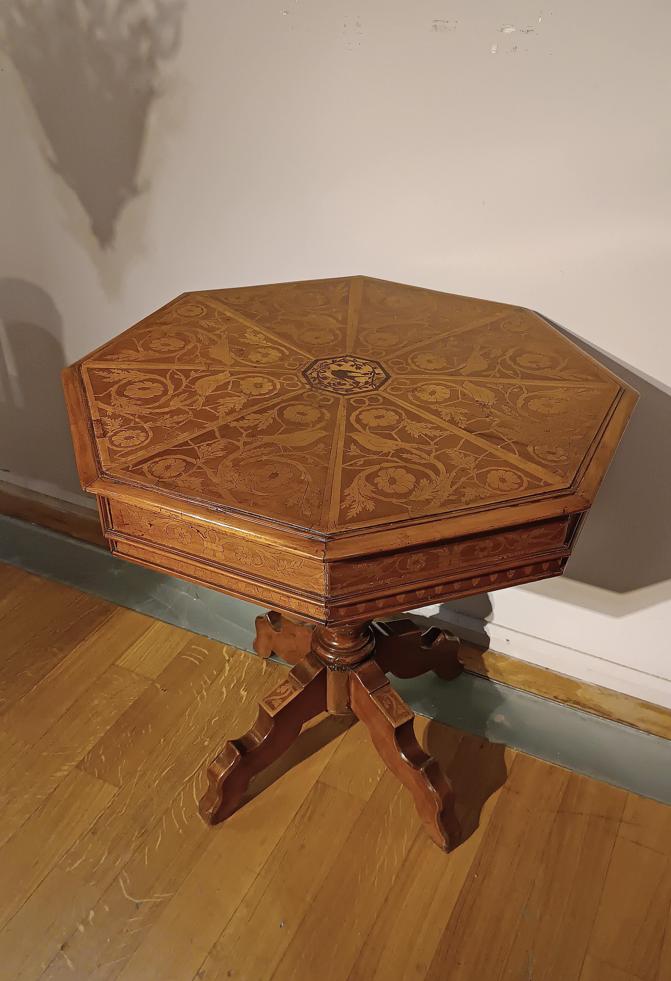 EARLY 19th CENTURY INLAID WALNUT TABLE  For Sale 6
