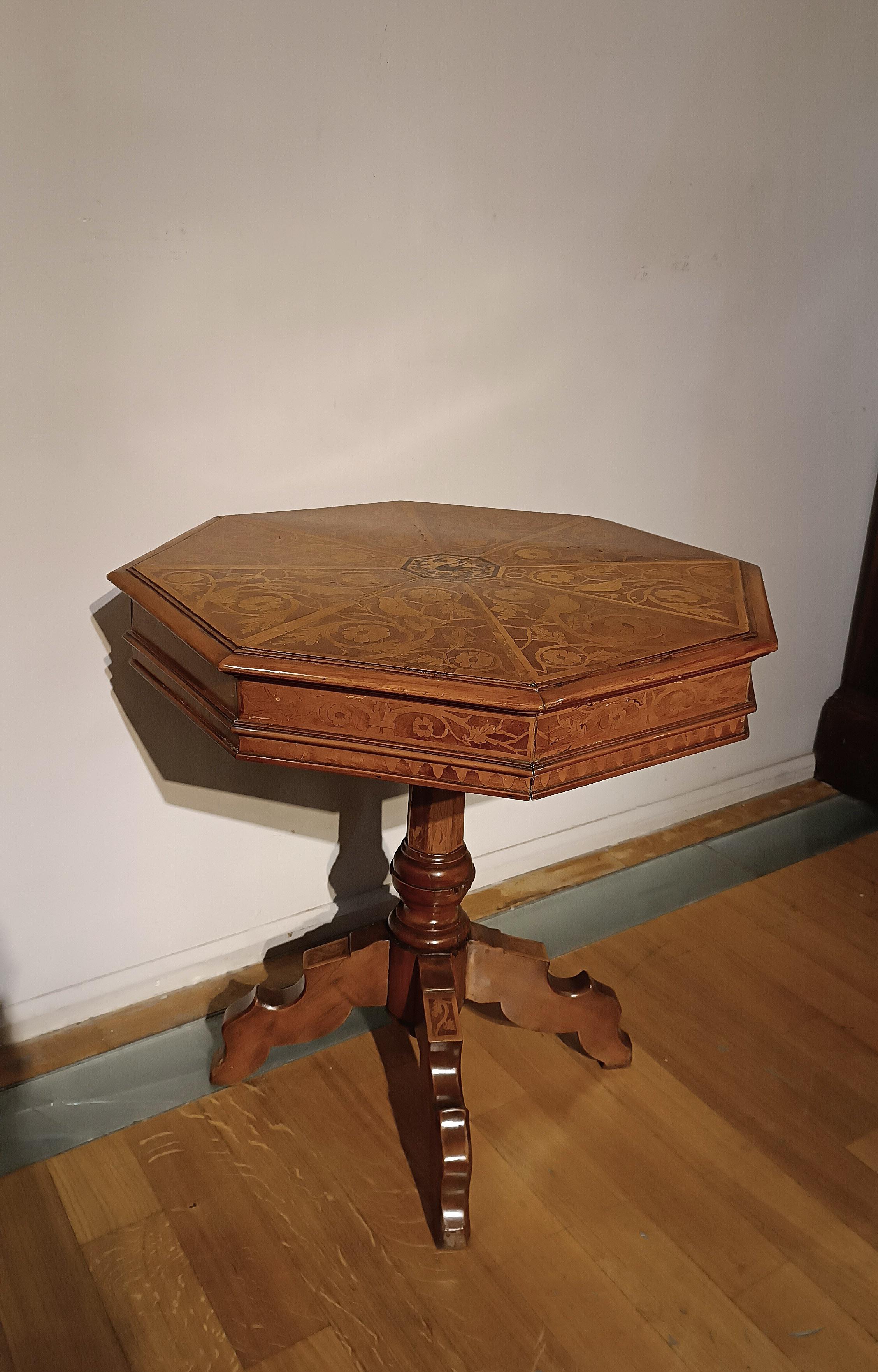 Italian EARLY 19th CENTURY INLAID WALNUT TABLE  For Sale