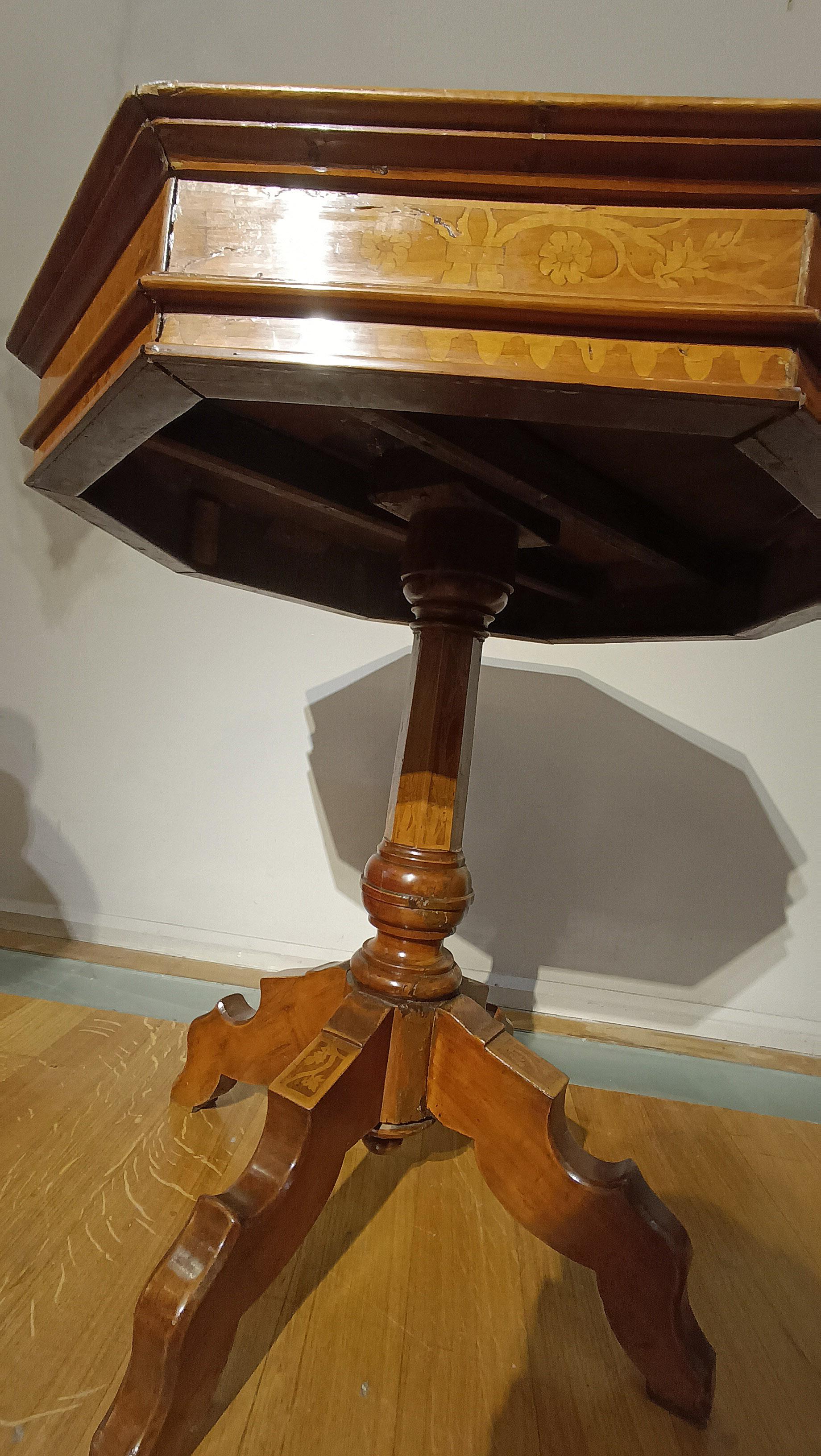 EARLY 19th CENTURY INLAID WALNUT TABLE  For Sale 1