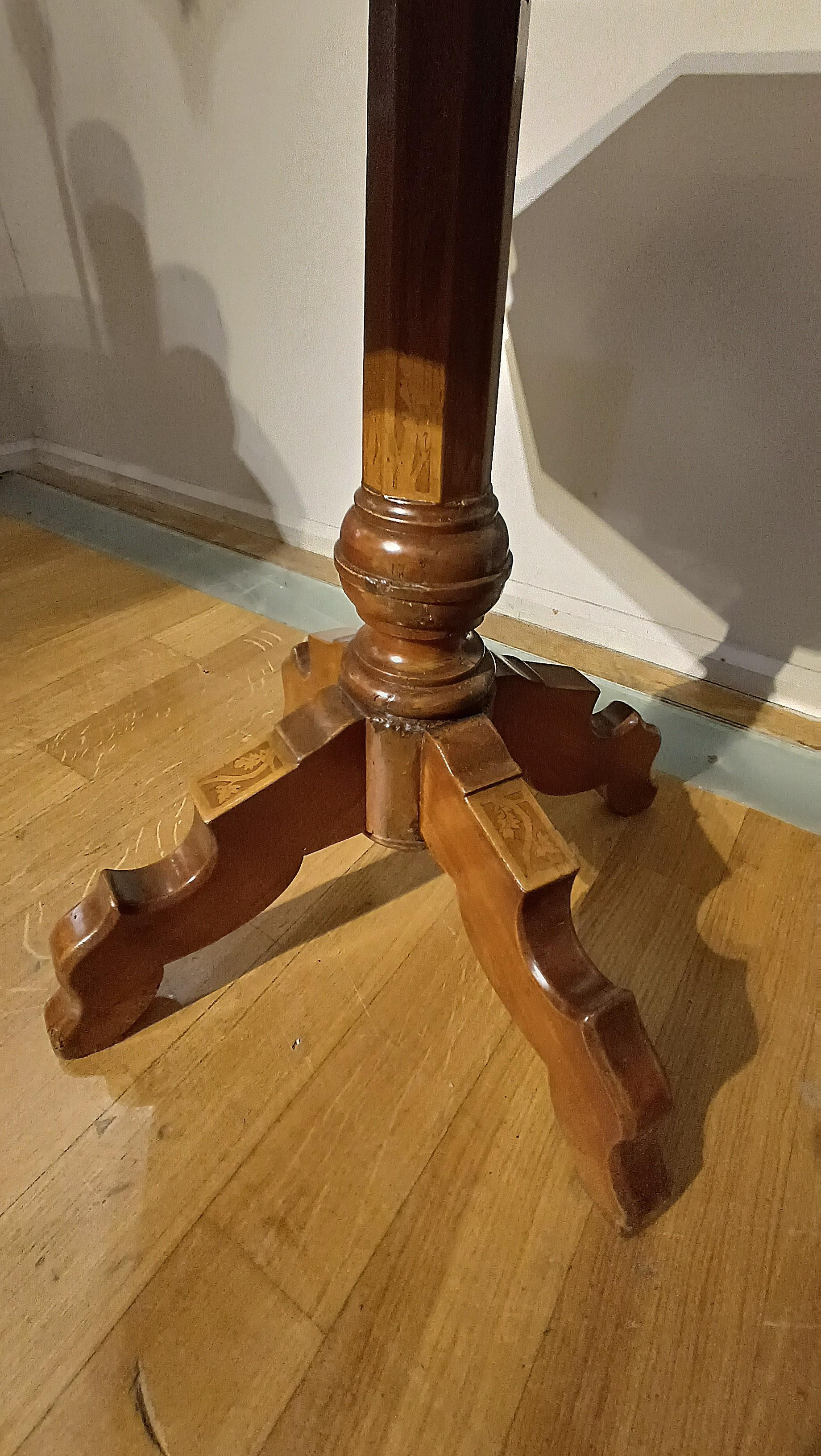 EARLY 19th CENTURY INLAID WALNUT TABLE  For Sale 2