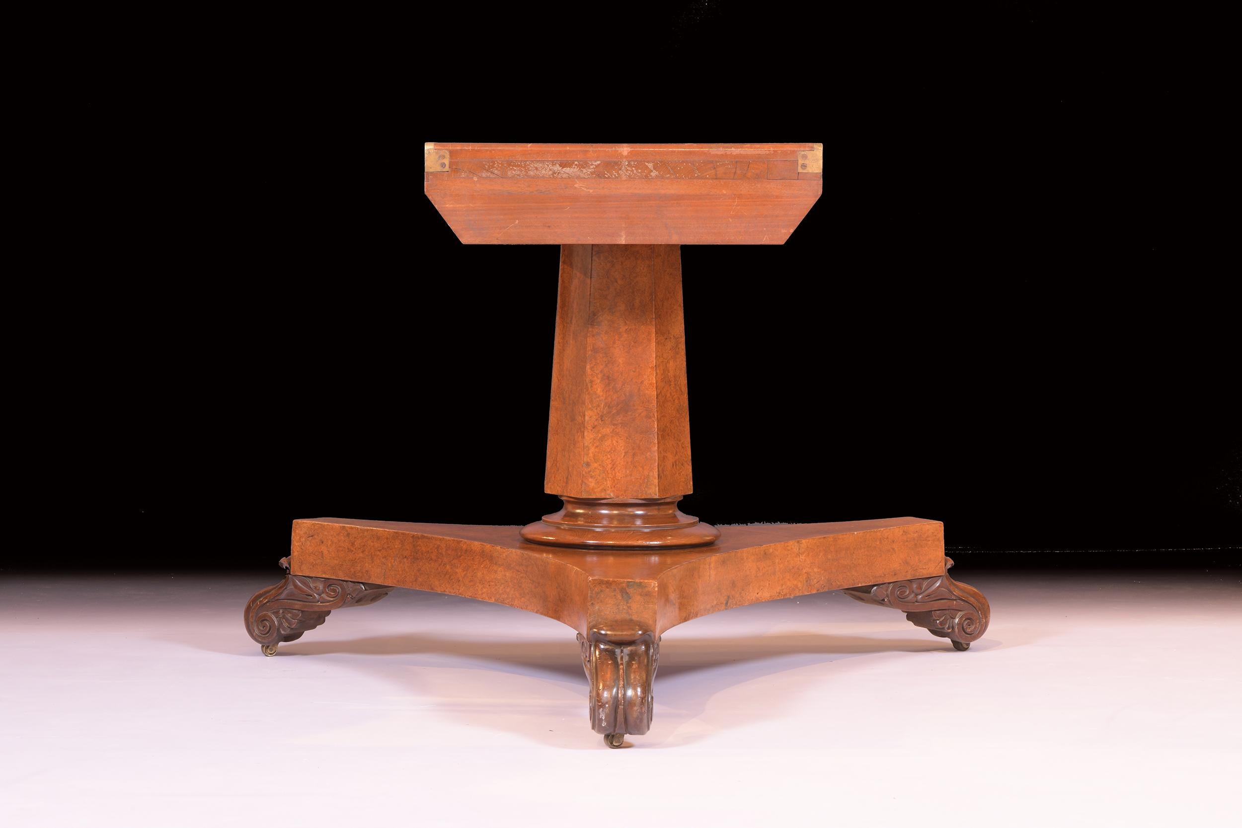 Early 19th Century Irish Amboyna Centre Table Stamped Gillingtons of Dublin For Sale 3