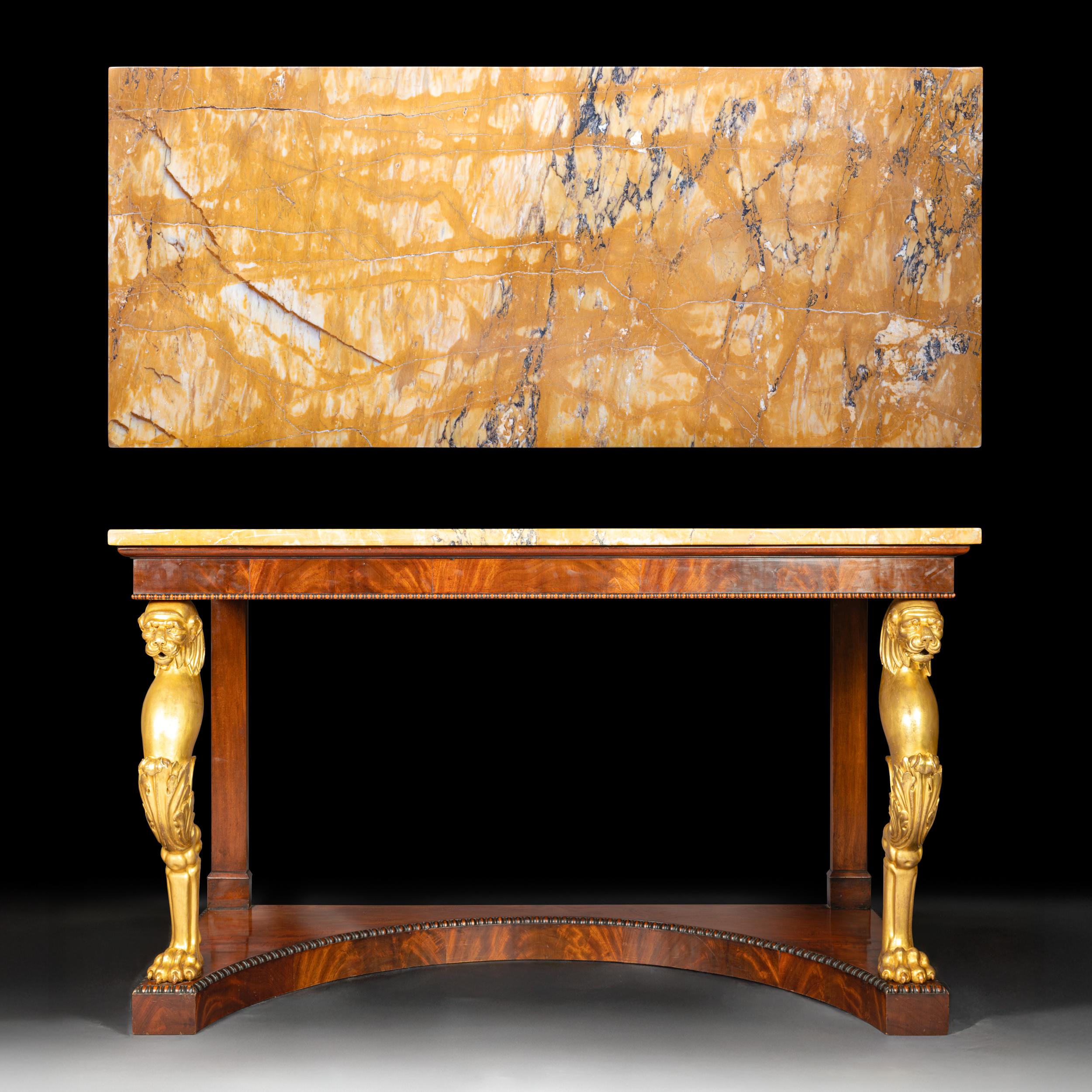 Console / Table d'appoint irlandaise George IV du début du 19e siècle à plateau de marbre de Sienne Bon état - En vente à Dublin, IE