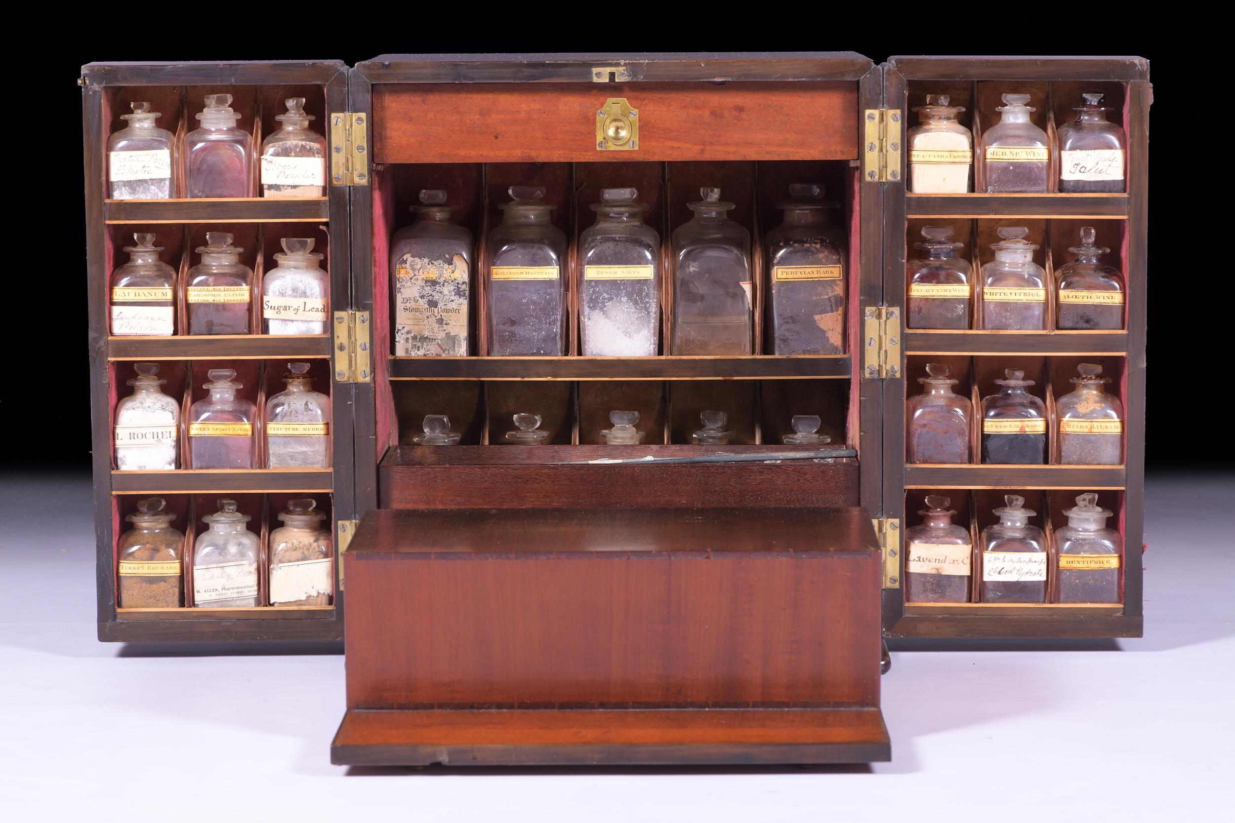 Early 19th Century Irish Georgian Apothecary Medicine Cased Cabinet In Good Condition In Dublin, IE