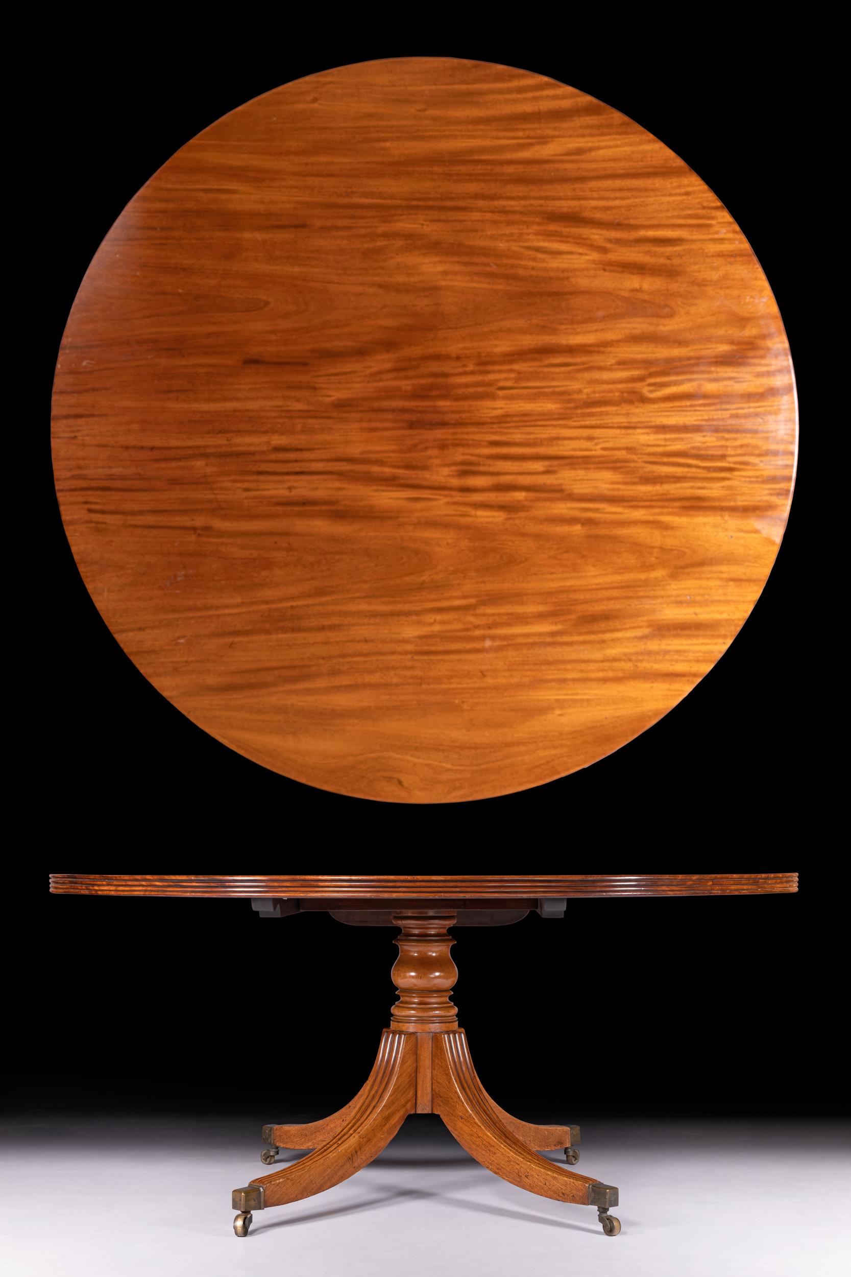 Wood Early 19th Century Irish Georgian Circular Dining Room Table / Centre Table For Sale