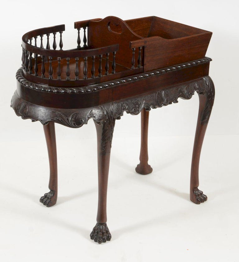 Hand-Carved Early 19th Century Irish Georgian Mahogany Chippendale Serving Table For Sale